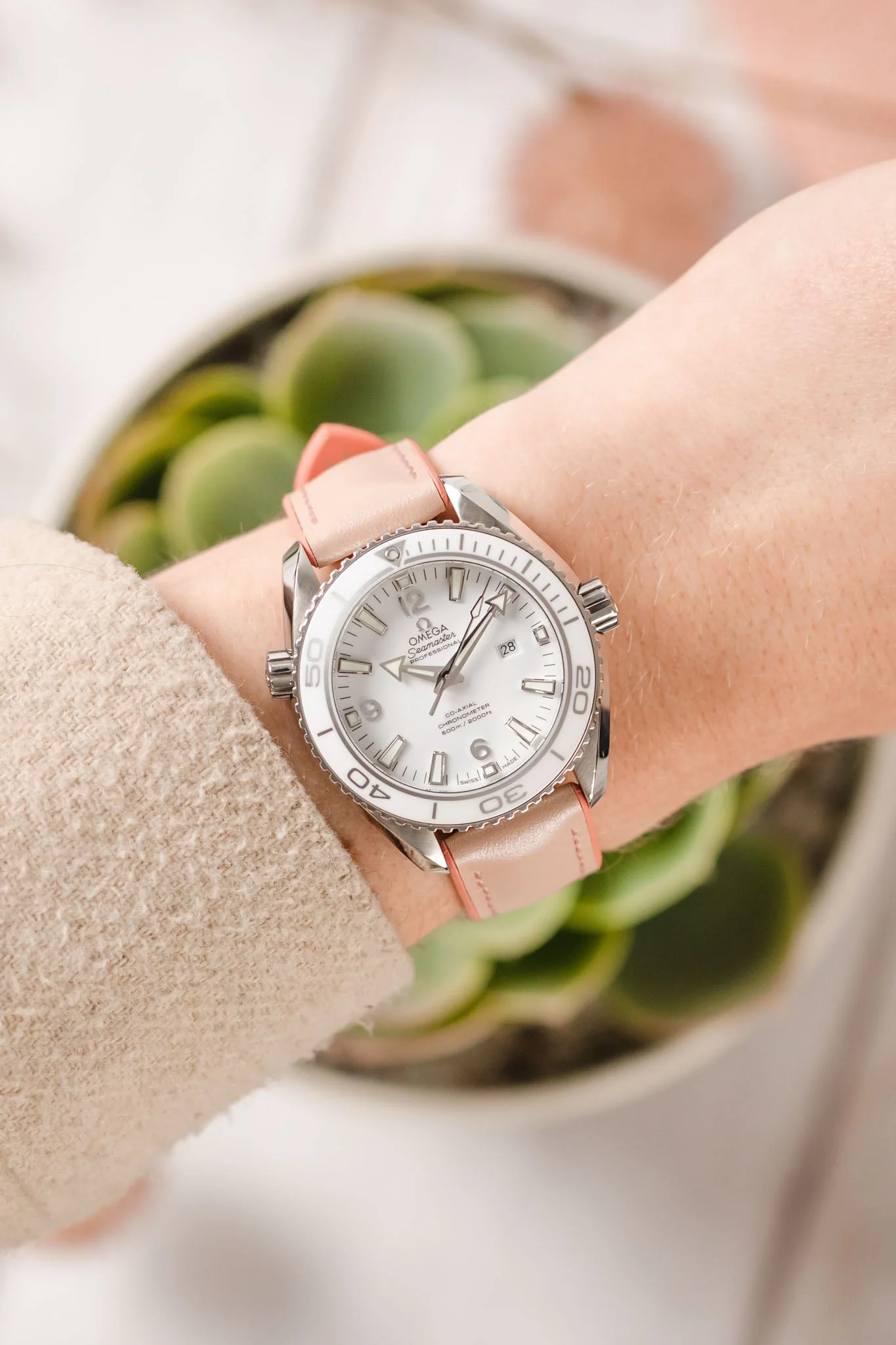 Hirsch LINDSEY Ladies Leather & Rubber Performance Watch Strap in ROSE/APRICOT - Image 2