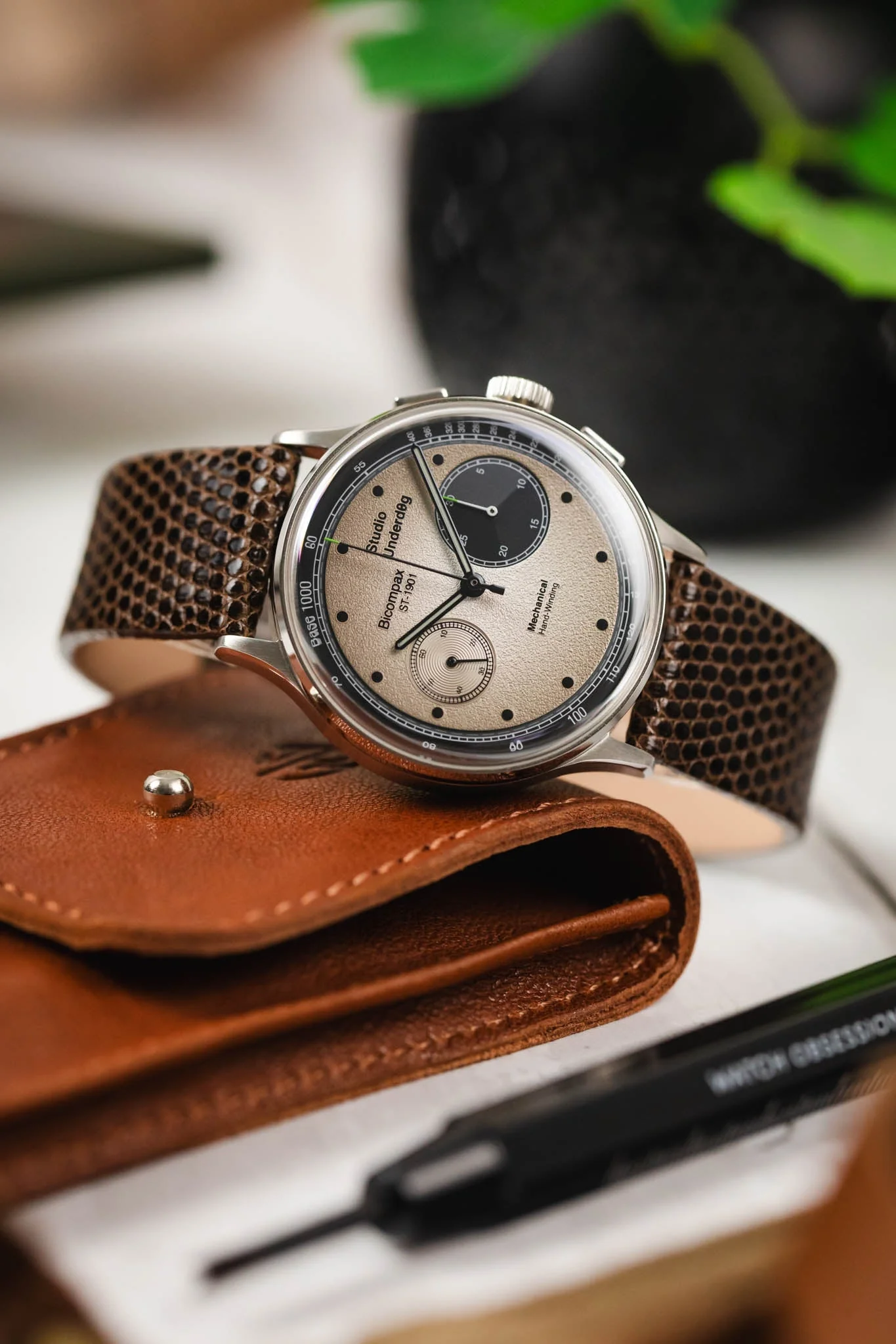 Hirsch LIZARD Leather Watch Strap in BROWN - Image 4