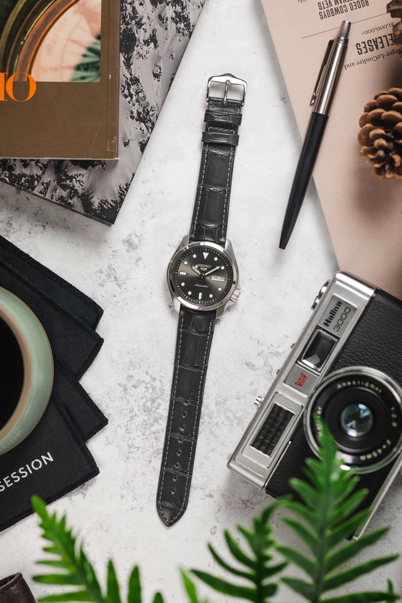 Hirsch LONDON Matt Alligator Leather Watch Strap in GREY - Image 11