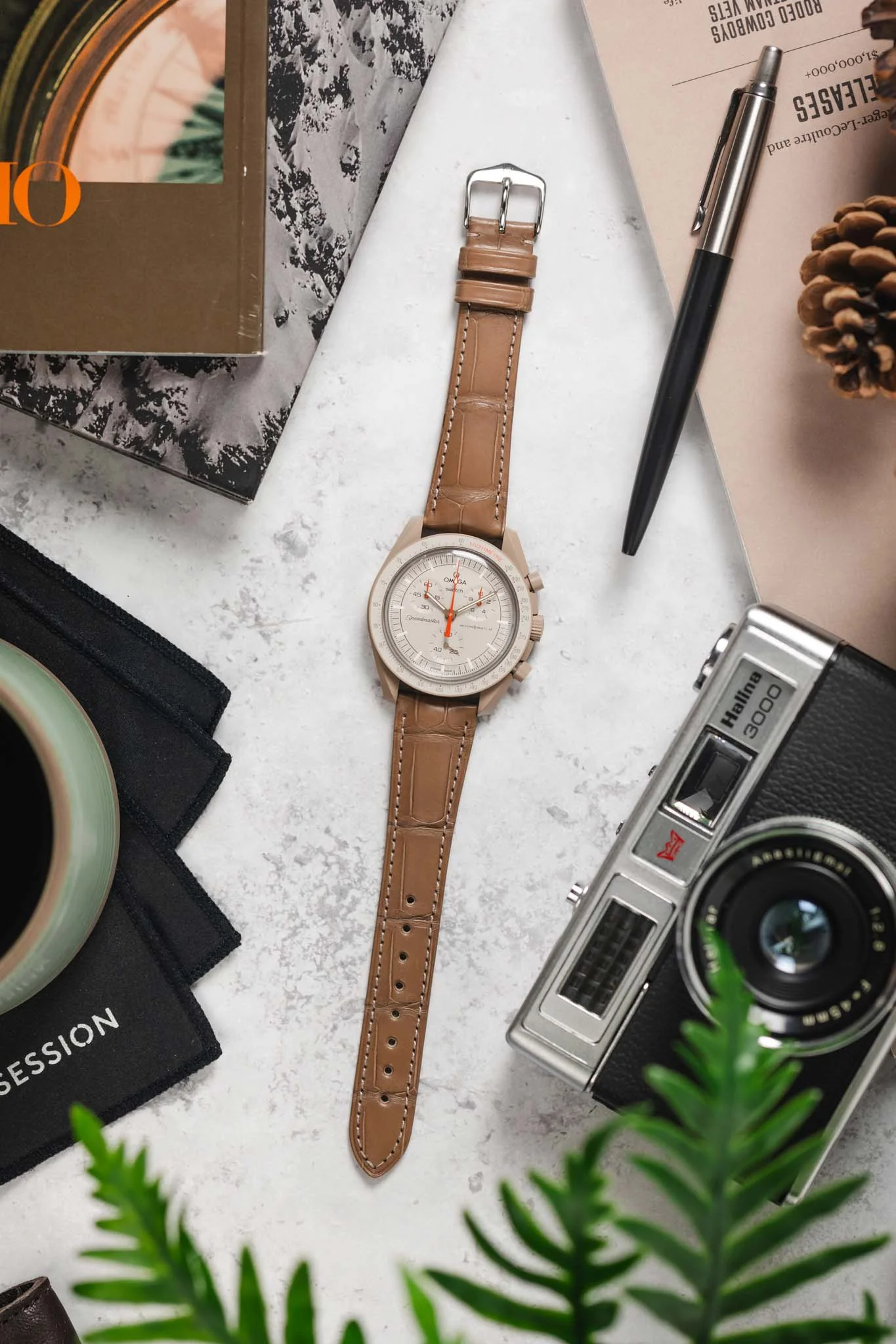 Hirsch LONDON Matt Alligator Leather Watch Strap in BEIGE - Image 11