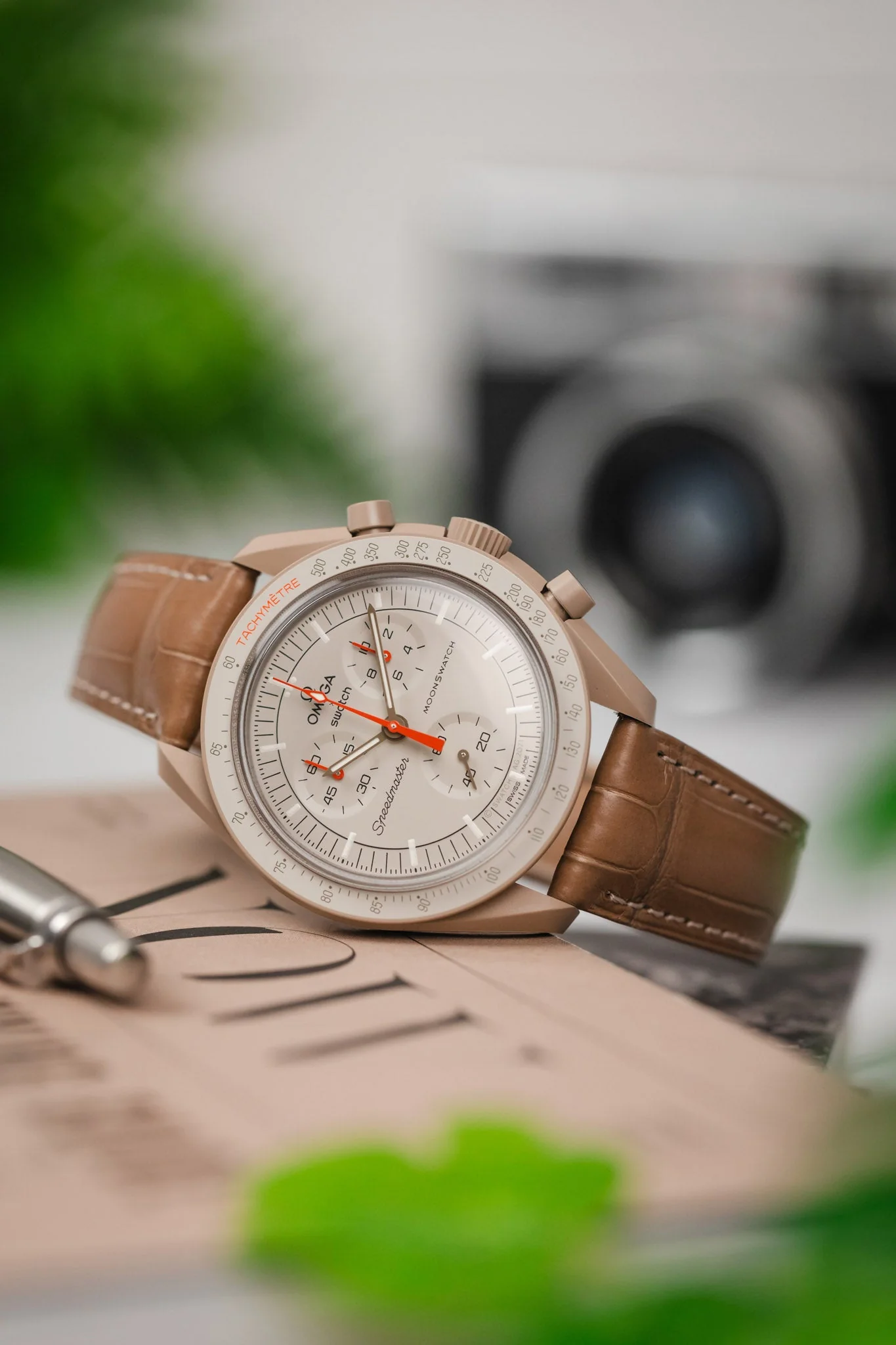 Hirsch LONDON Matt Alligator Leather Watch Strap in BEIGE - Image 4