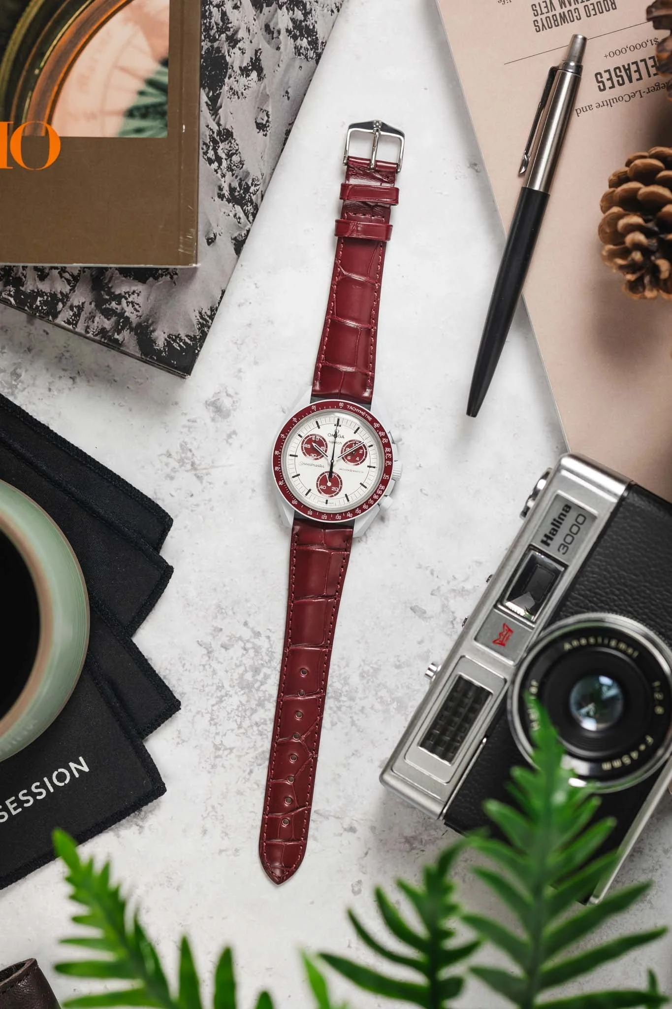 Hirsch LONDON Matt Alligator Leather Watch Strap in BURGUNDY - Image 11