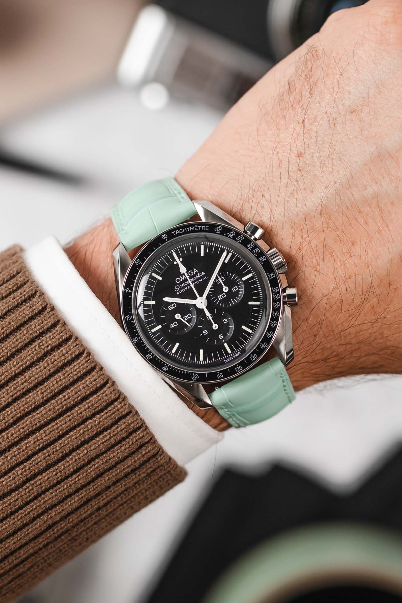 Hirsch LONDON Matt Alligator Leather Watch Strap in PASTEL BLUE - Image 2