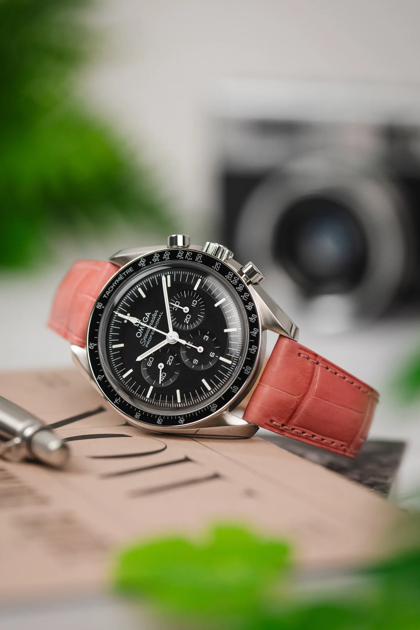 Hirsch LONDON Matt Alligator Leather Watch Strap in PINK - Image 4