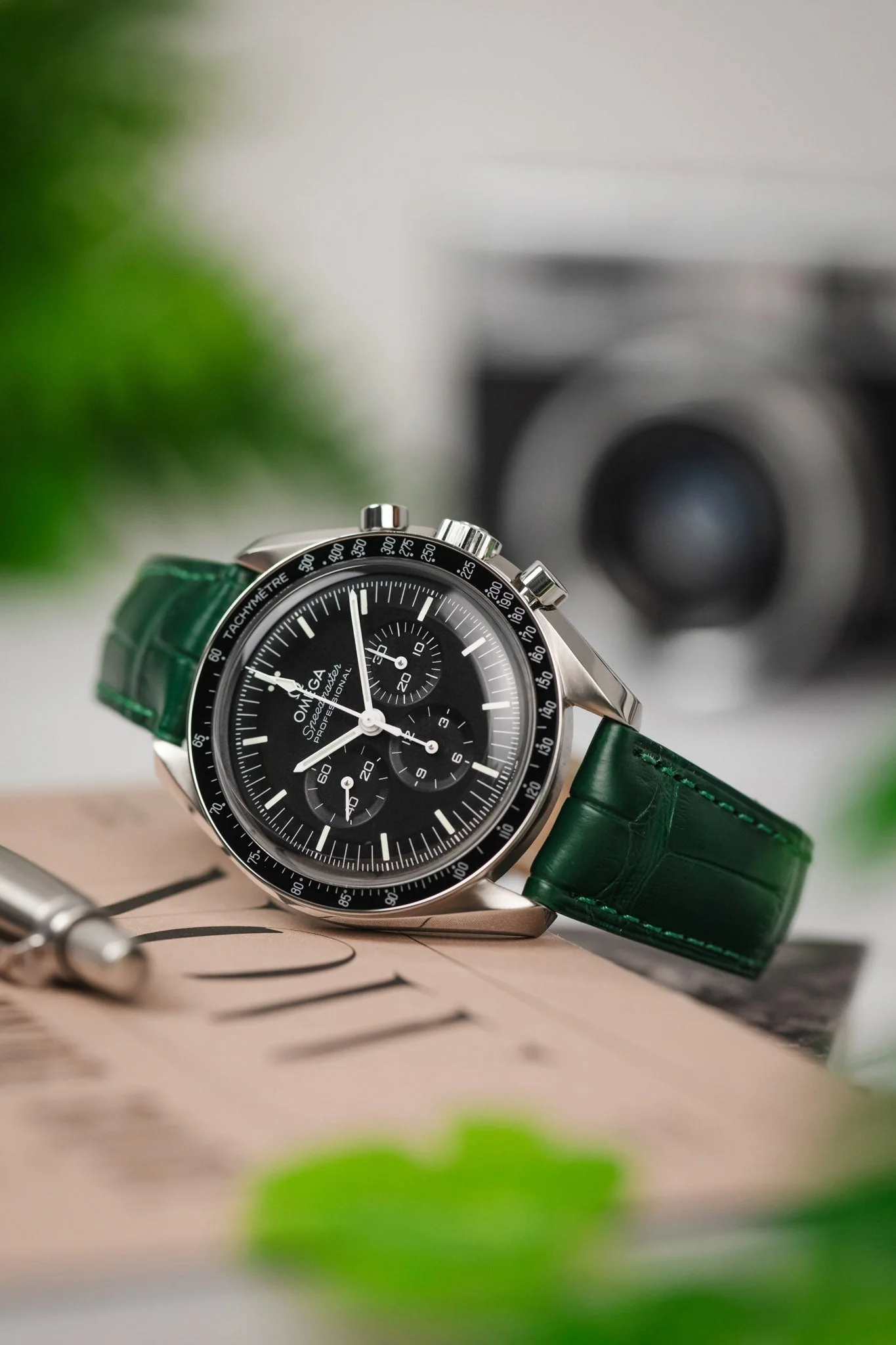 Hirsch LONDON Matt Alligator Leather Watch Strap in DARK GREEN - Image 4