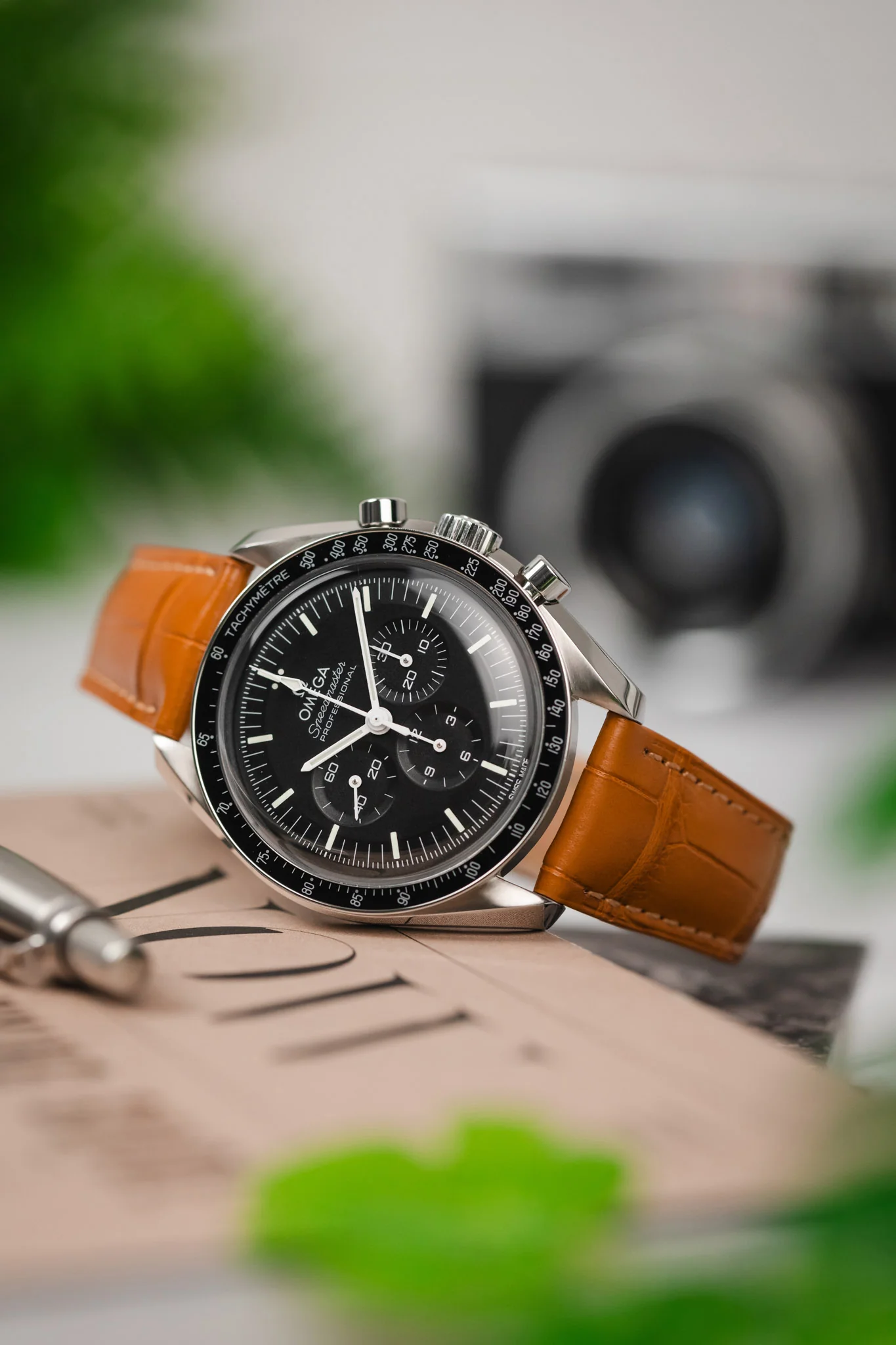 Hirsch LONDON Matt Alligator Leather Watch Strap in HONEY - Image 4