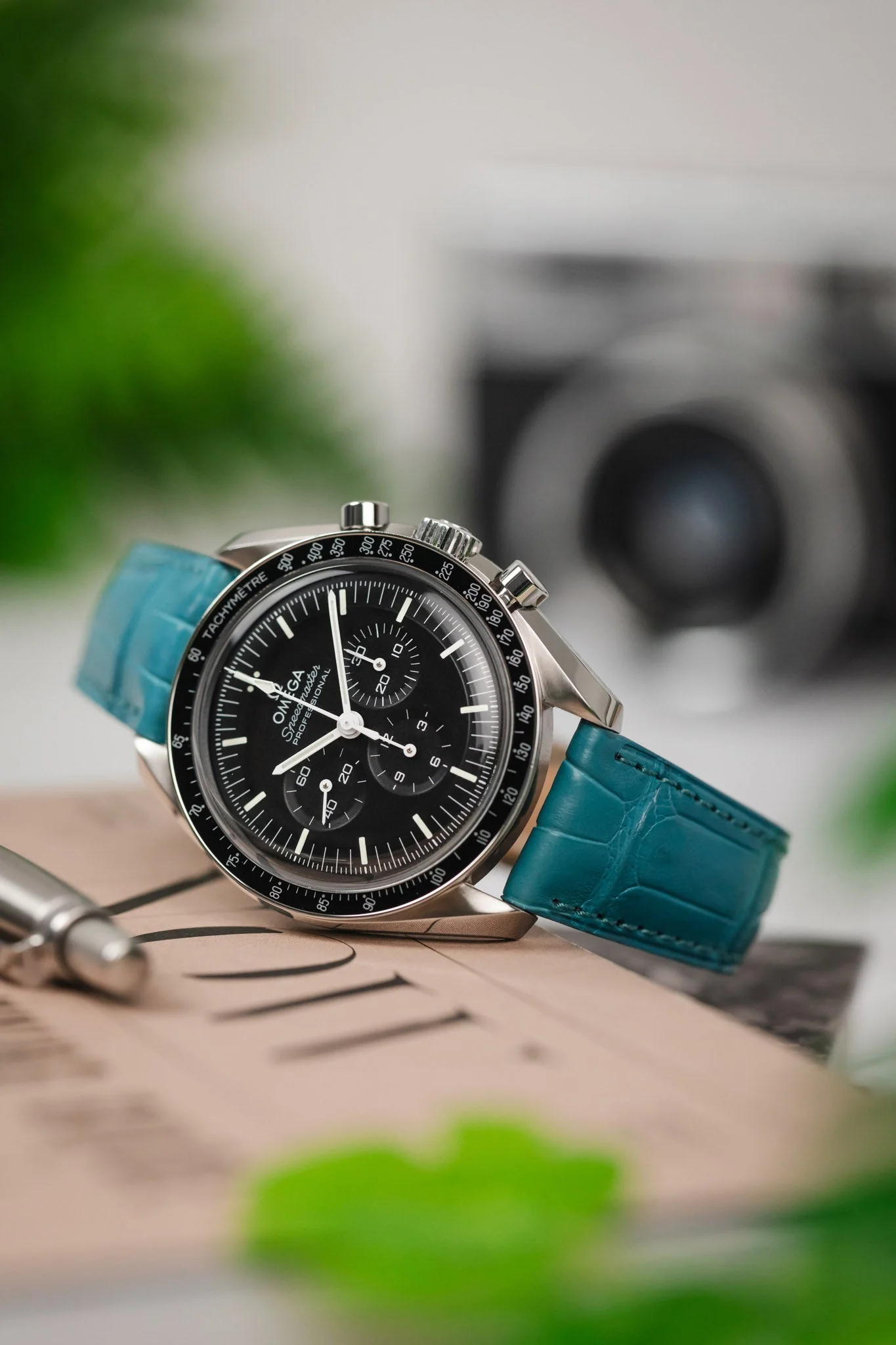 Hirsch LONDON Matt Alligator Leather Watch Strap in TURQUOISE - Image 4