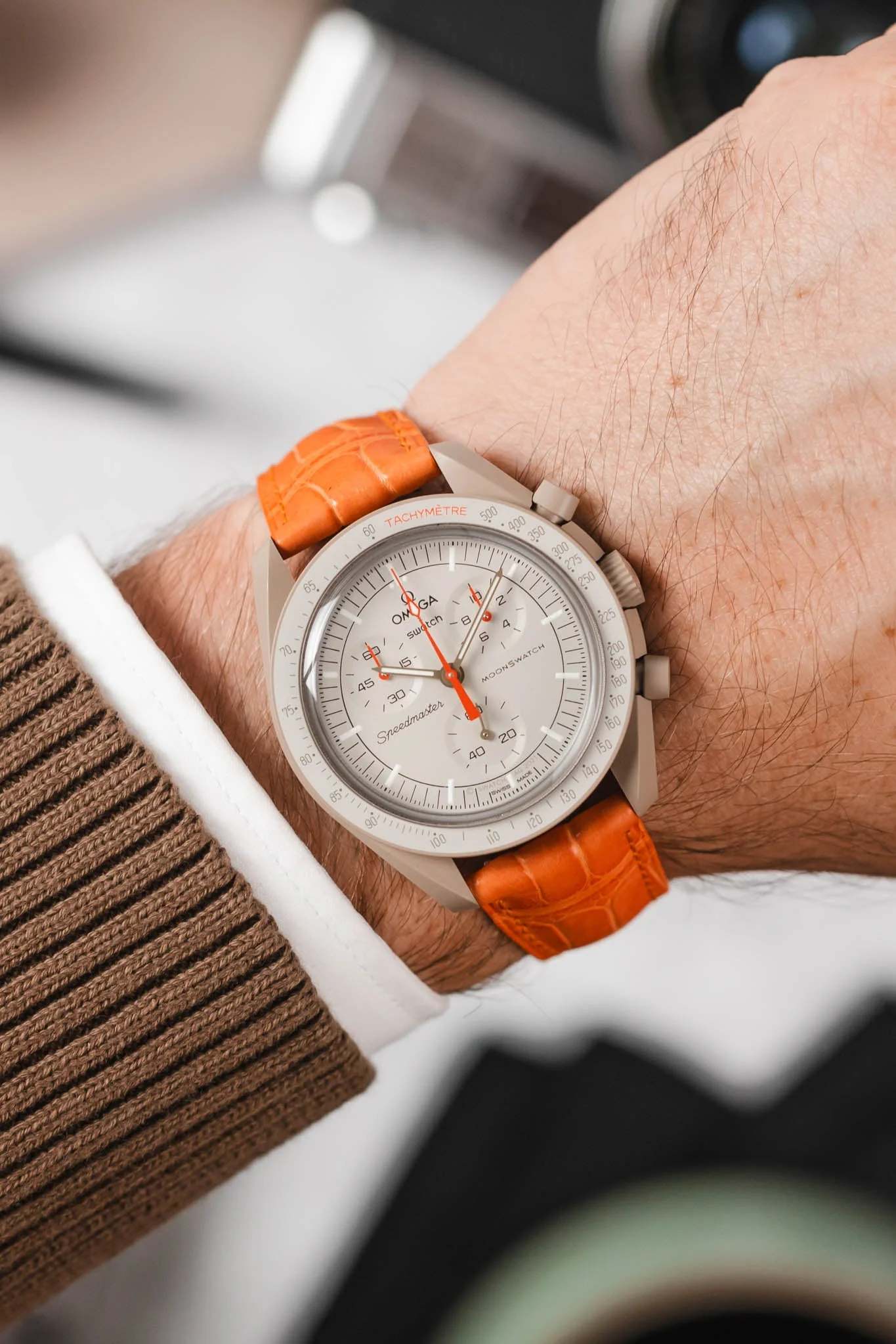 Hirsch LONDON Matt Alligator Leather Watch Strap in ORANGE - Image 2