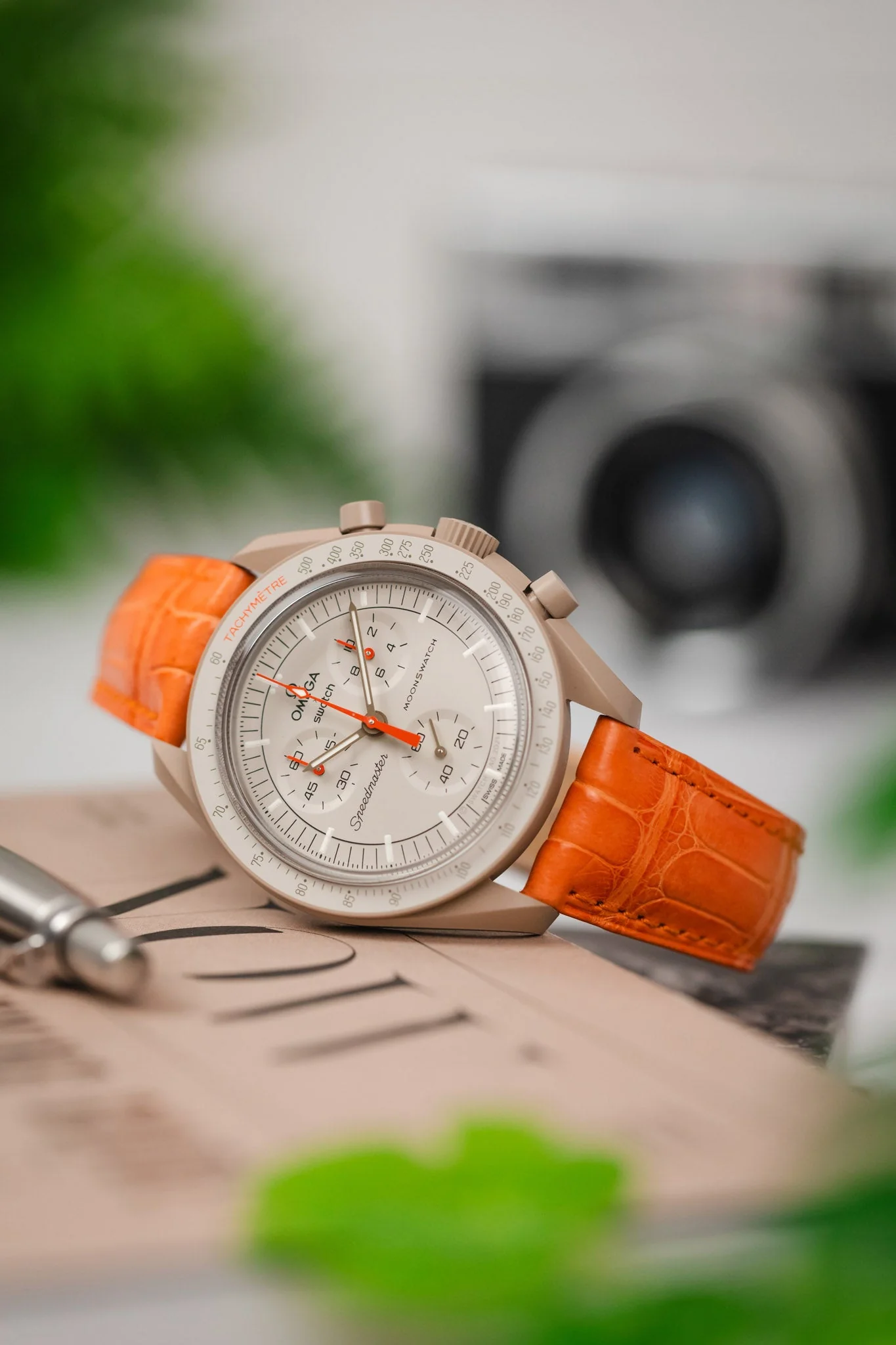 Hirsch LONDON Matt Alligator Leather Watch Strap in ORANGE - Image 4