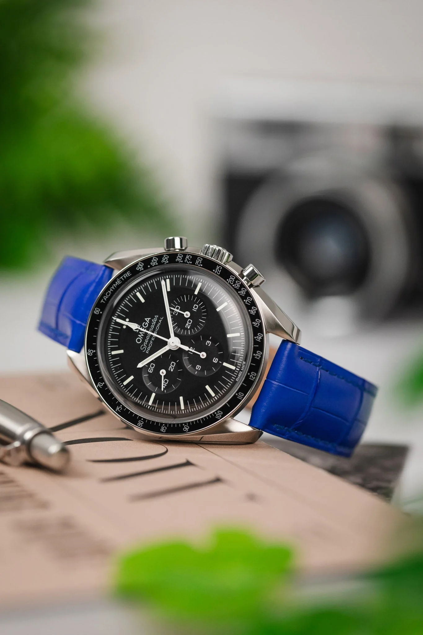 Hirsch LONDON Matt Alligator Leather Watch Strap in ROYAL BLUE - Image 4