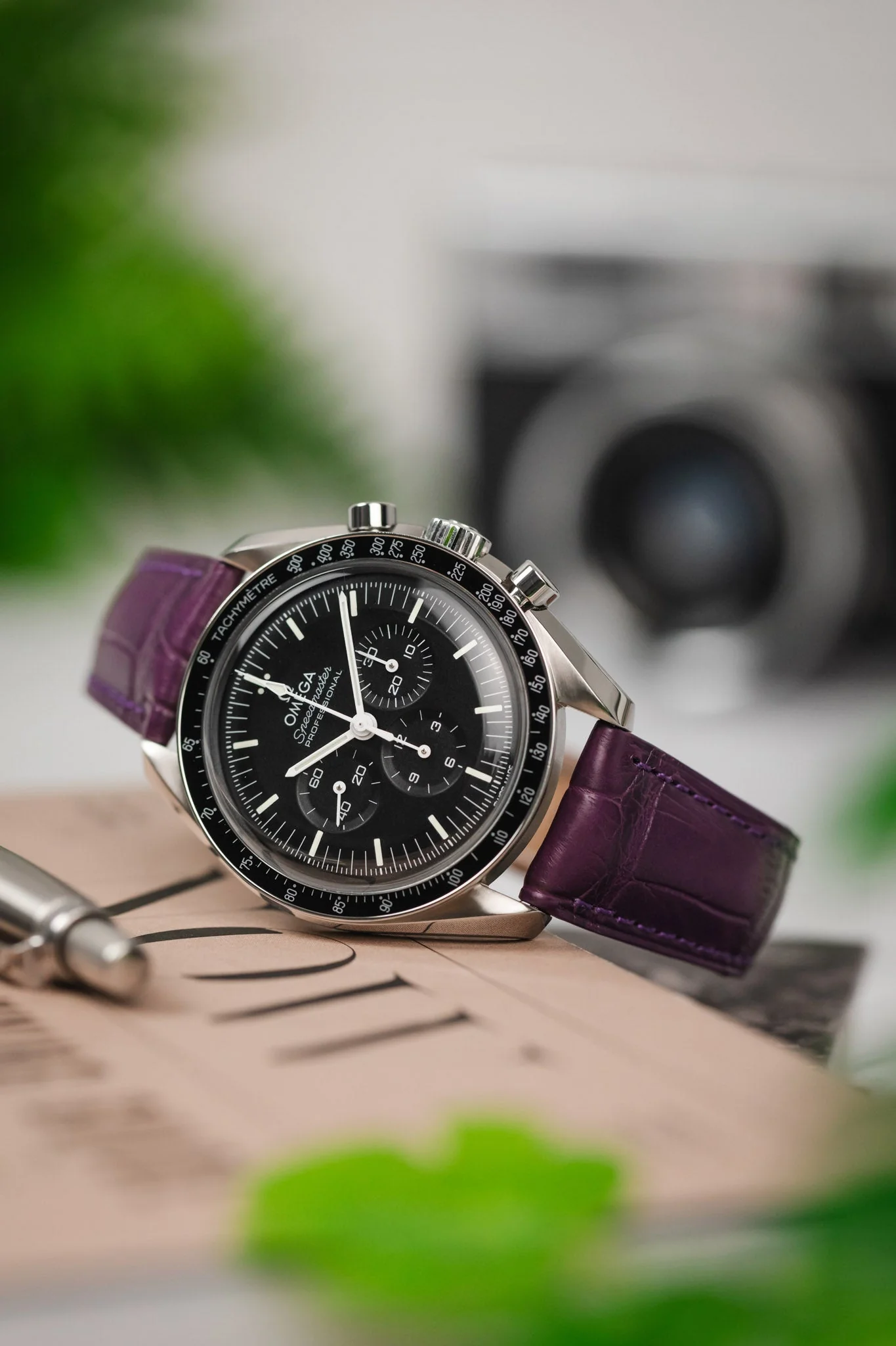 Hirsch LONDON Matt Alligator Leather Watch Strap in VIOLET - Image 4