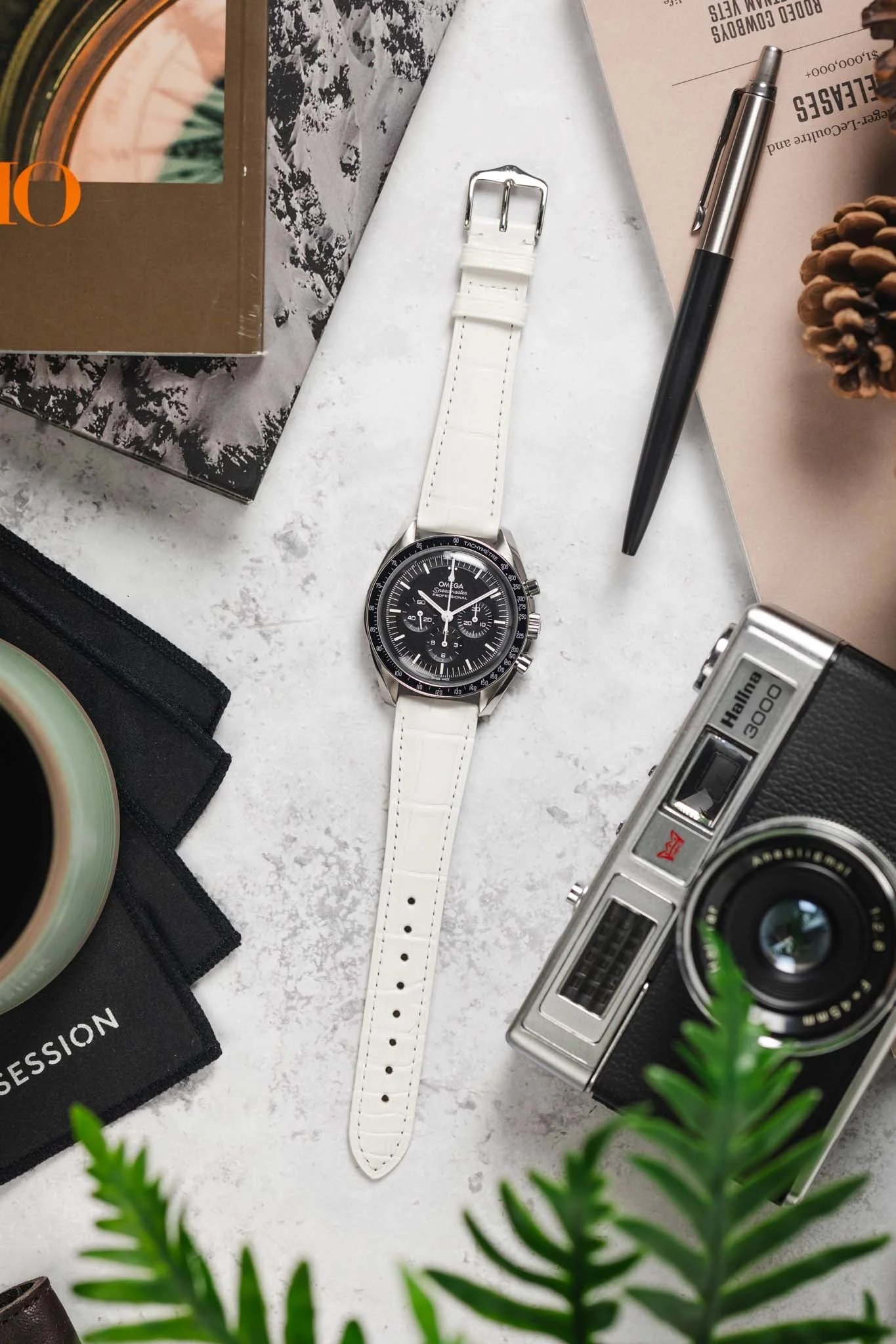 Hirsch LONDON Matt Alligator Leather Watch Strap in WHITE - Image 11