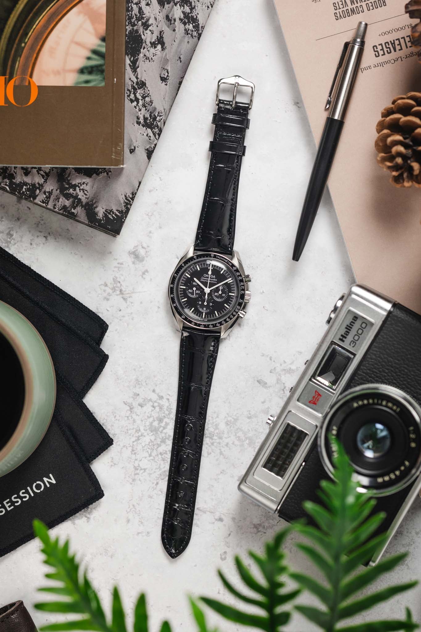 Hirsch LONDON Shiny Alligator Leather Watch Strap in BLACK - Image 11