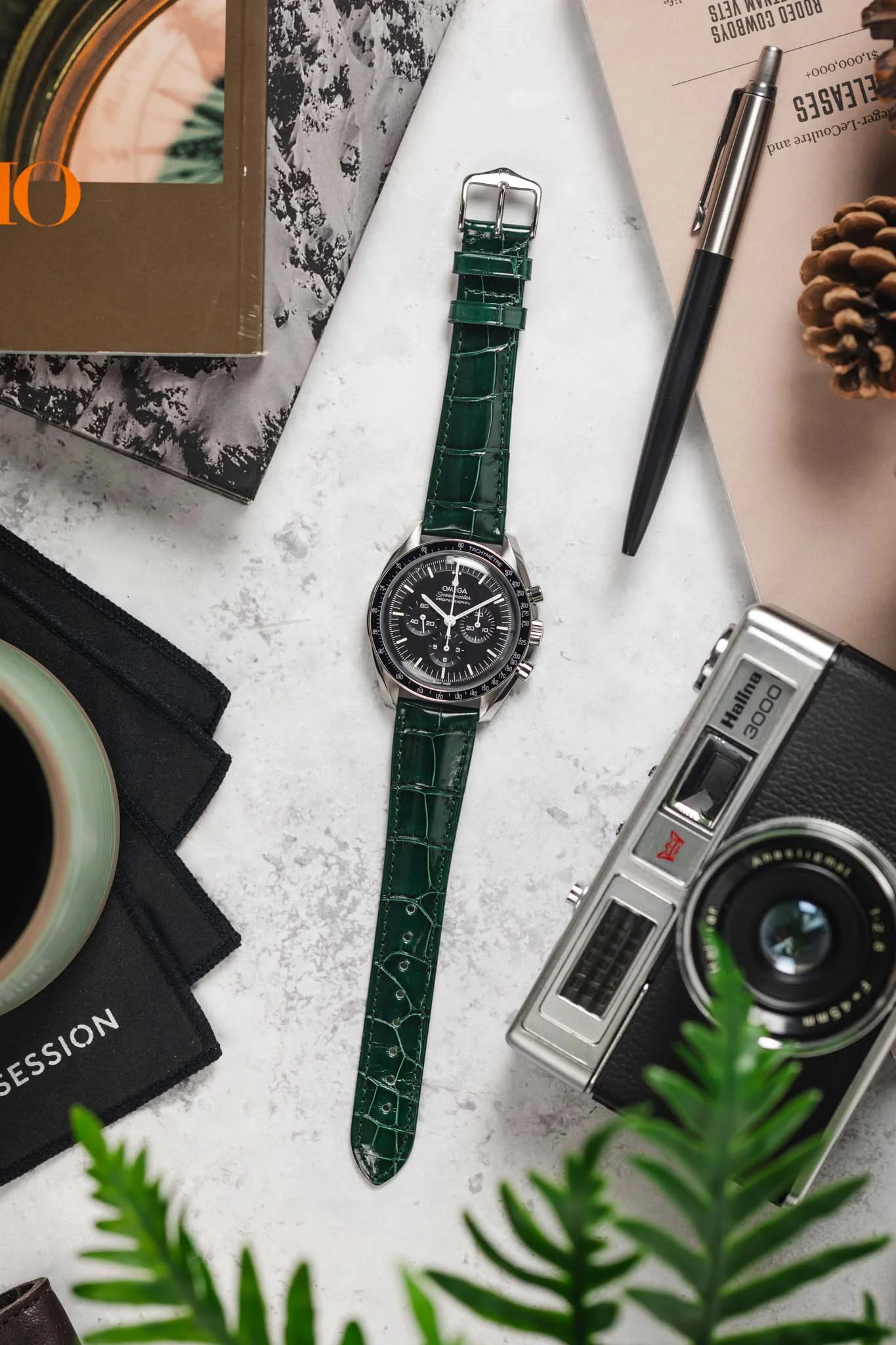 Hirsch LONDON Shiny Alligator Leather Watch Strap in DARK GREEN - Image 11