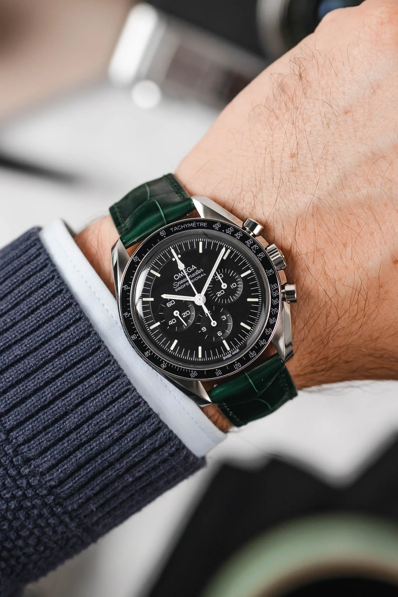 Hirsch LONDON Shiny Alligator Leather Watch Strap in DARK GREEN - Image 2
