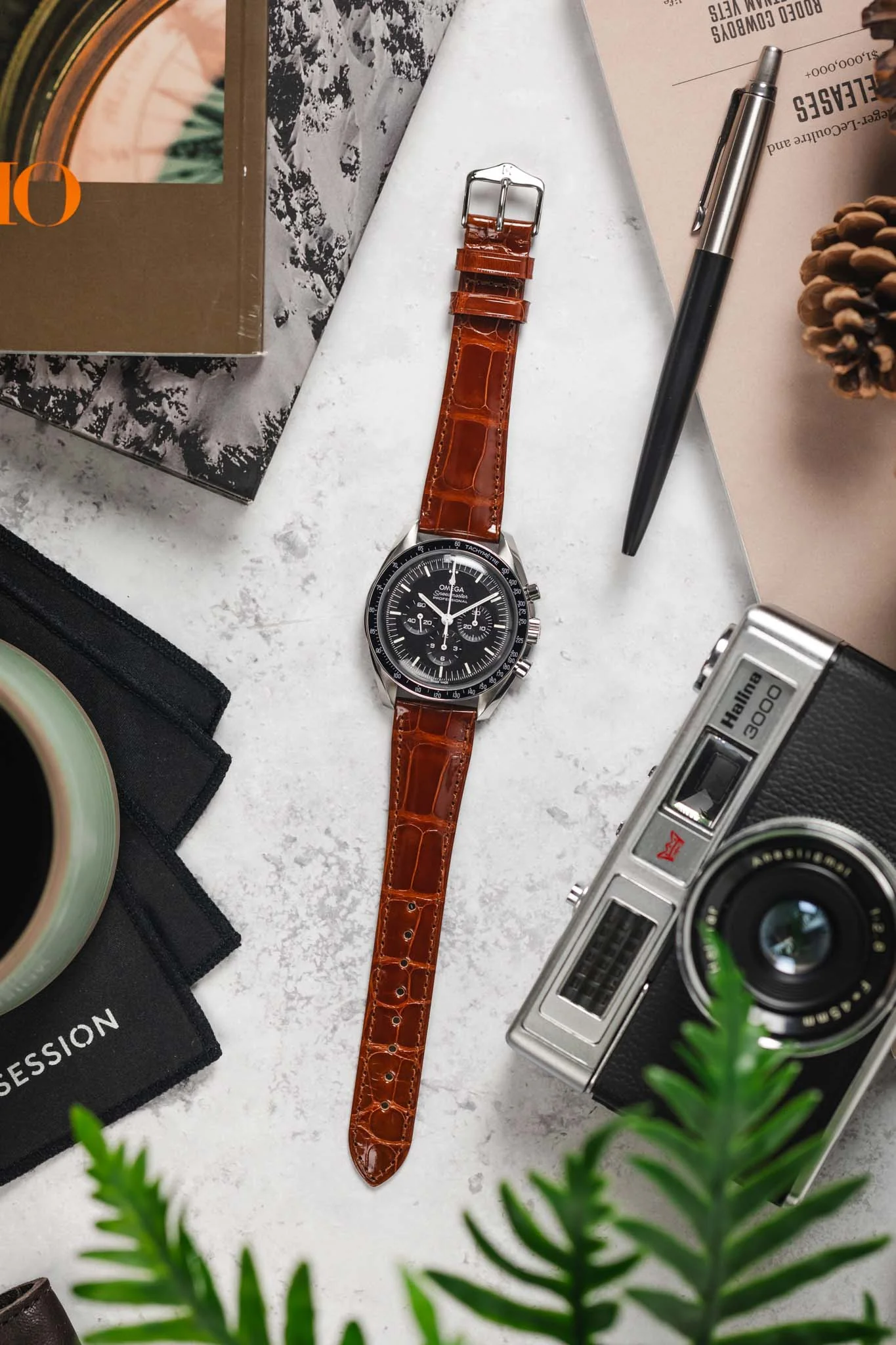 Hirsch LONDON Shiny Alligator Leather Watch Strap in GOLD BROWN - Image 11