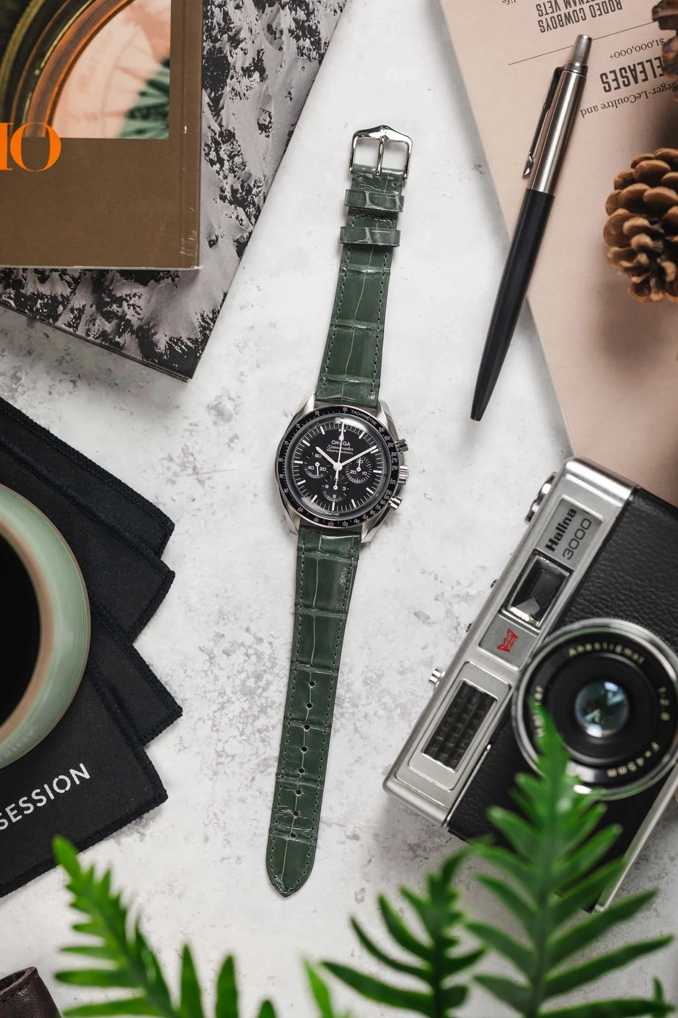 Hirsch LONDON Shiny Alligator Leather Watch Strap in GREY - Image 11