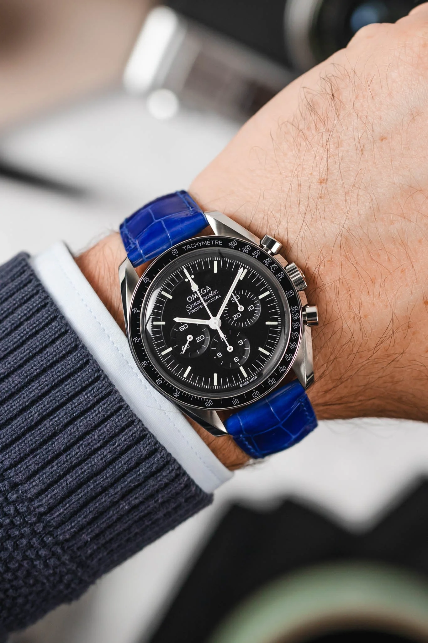 Hirsch LONDON Shiny Alligator Leather Watch Strap in ROYAL BLUE - Image 2