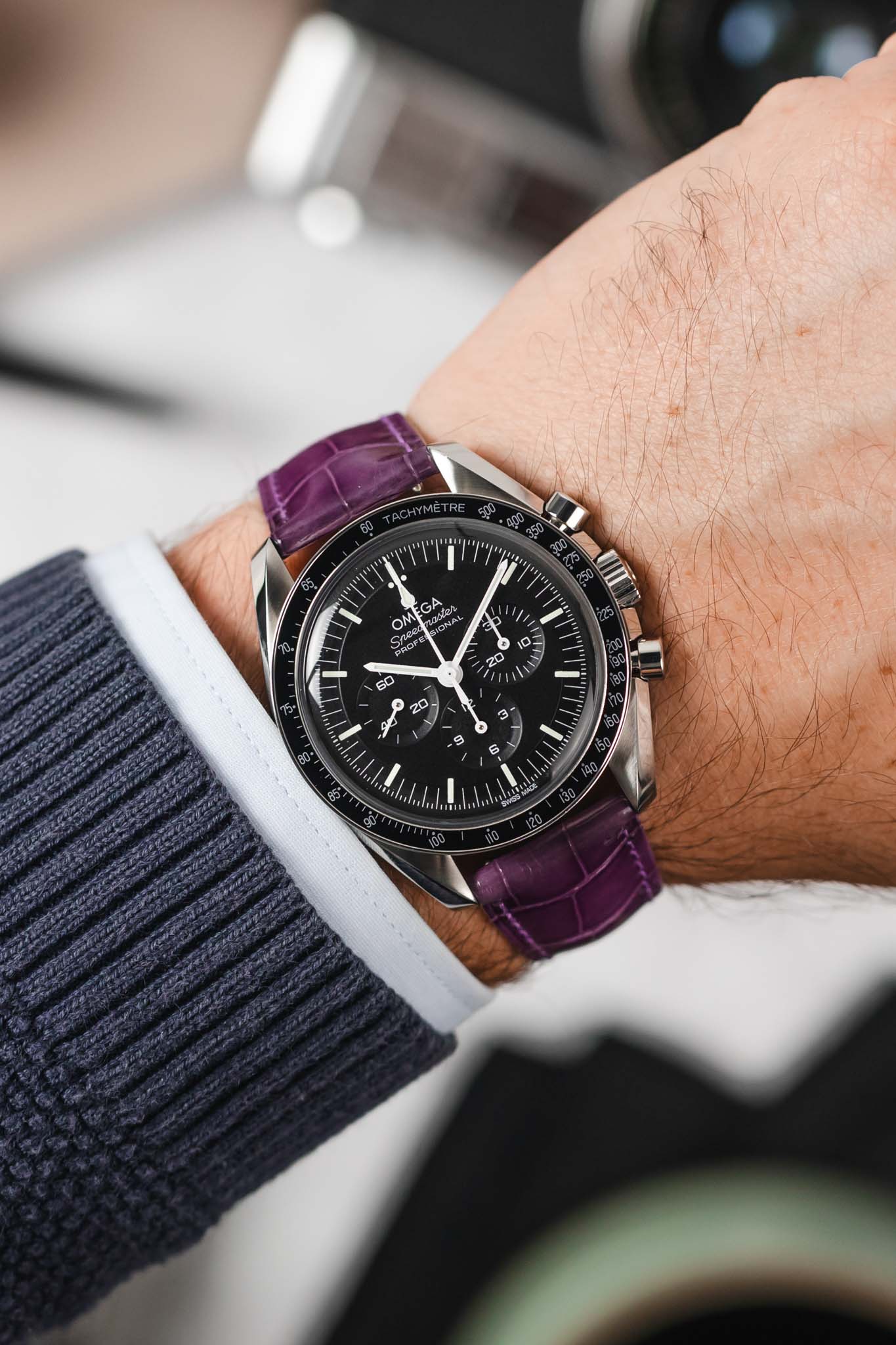 Hirsch LONDON Shiny Alligator Leather Watch Strap in VIOLET - Image 2