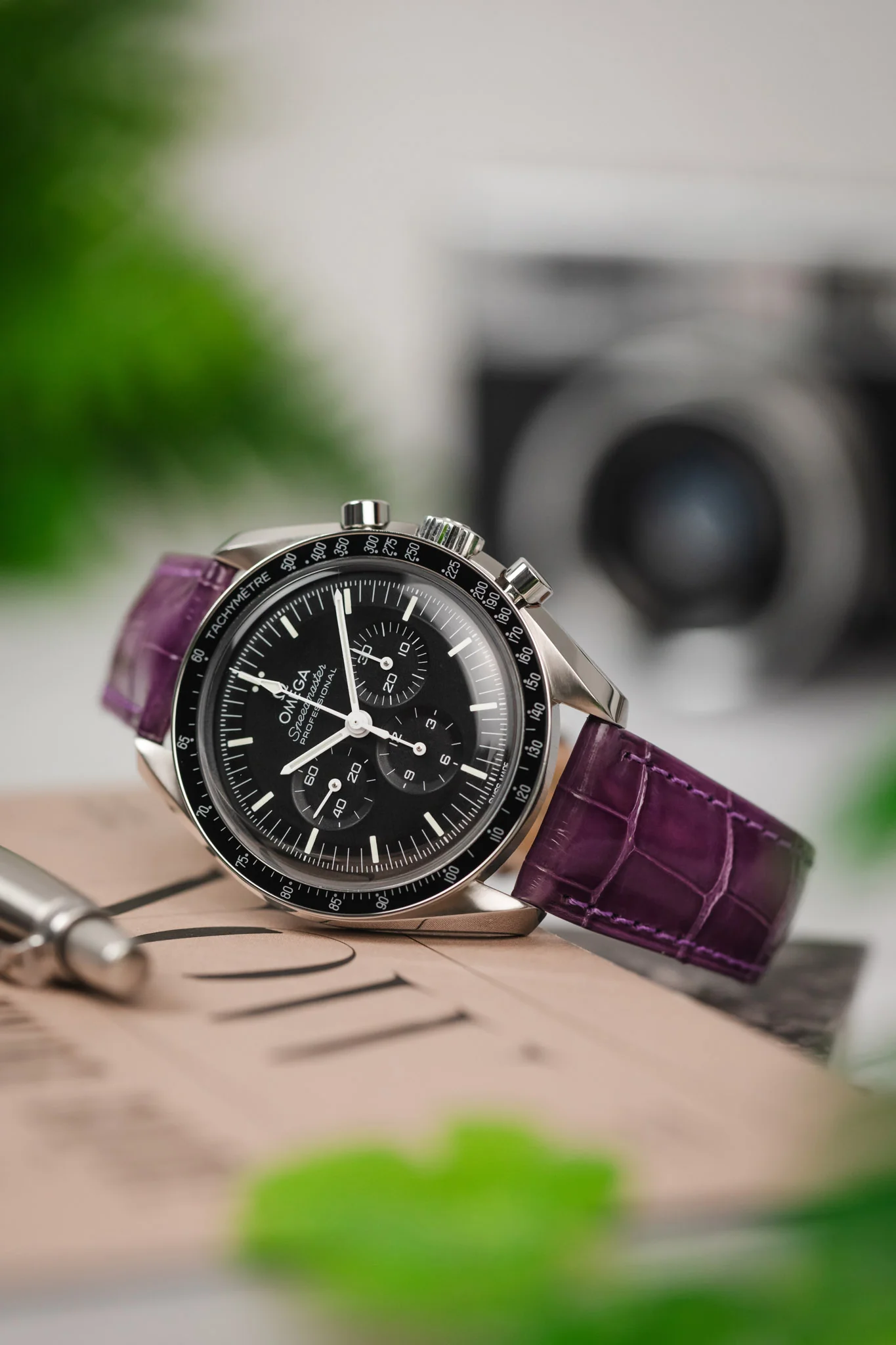 Hirsch LONDON Shiny Alligator Leather Watch Strap in VIOLET - Image 4