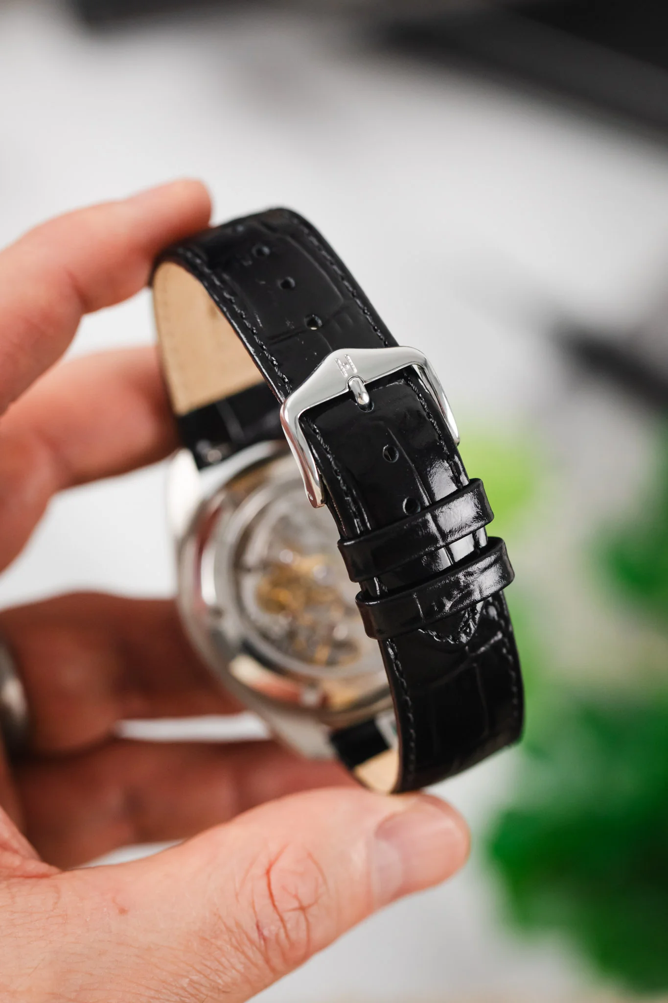 Hirsch LOUISIANALOOK Alligator Embossed Leather Watch Strap in BLACK - Image 6