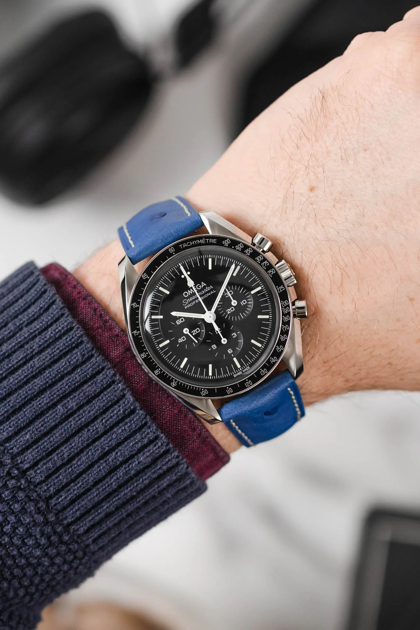 Hirsch MASSAI OSTRICH Leather Watch Strap in ROYAL BLUE With WHITE Stitching - Image 2