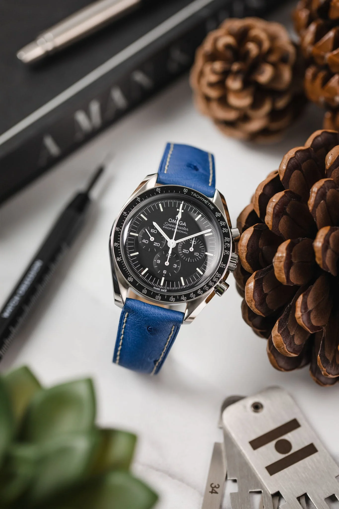 Hirsch MASSAI OSTRICH Leather Watch Strap in ROYAL BLUE With WHITE Stitching - Image 4