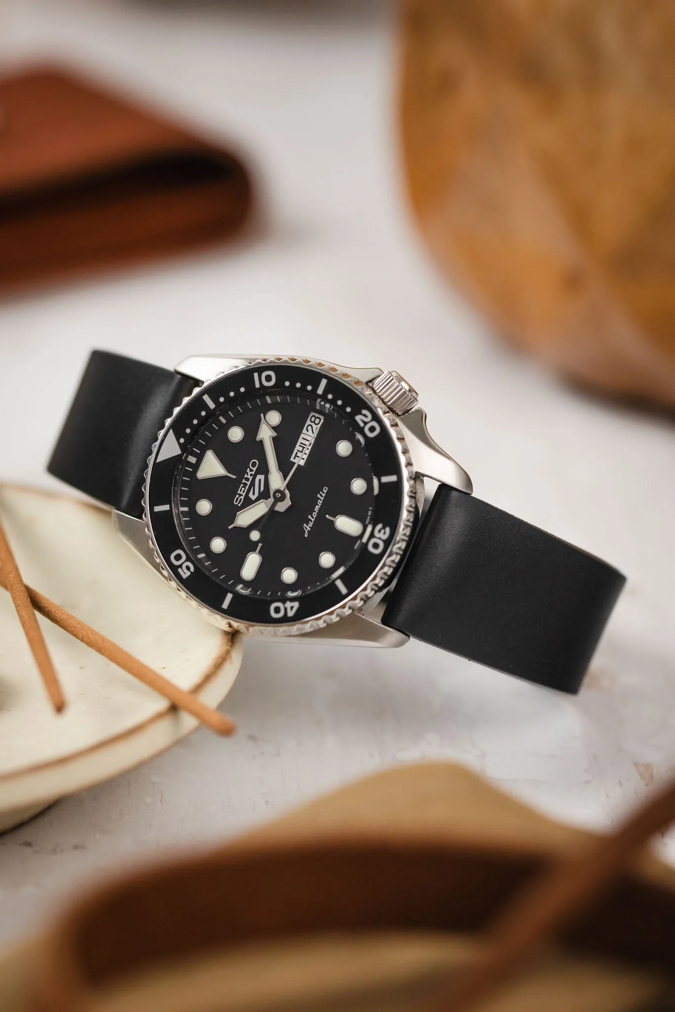 Hirsch PURE Natural Rubber Watch Strap in BLACK - Image 4