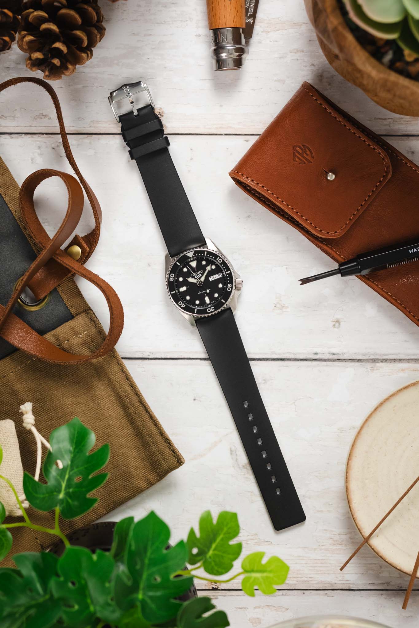 Hirsch PURE Natural Rubber Watch Strap in BLACK - Image 6