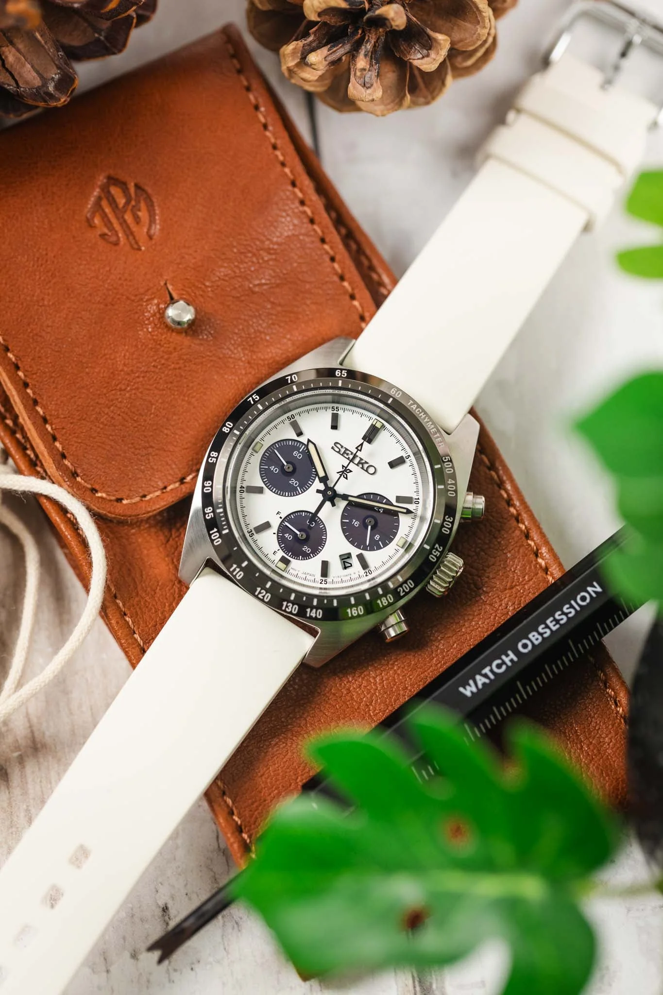 Hirsch PURE Natural Rubber Watch Strap in WHITE - Image 4