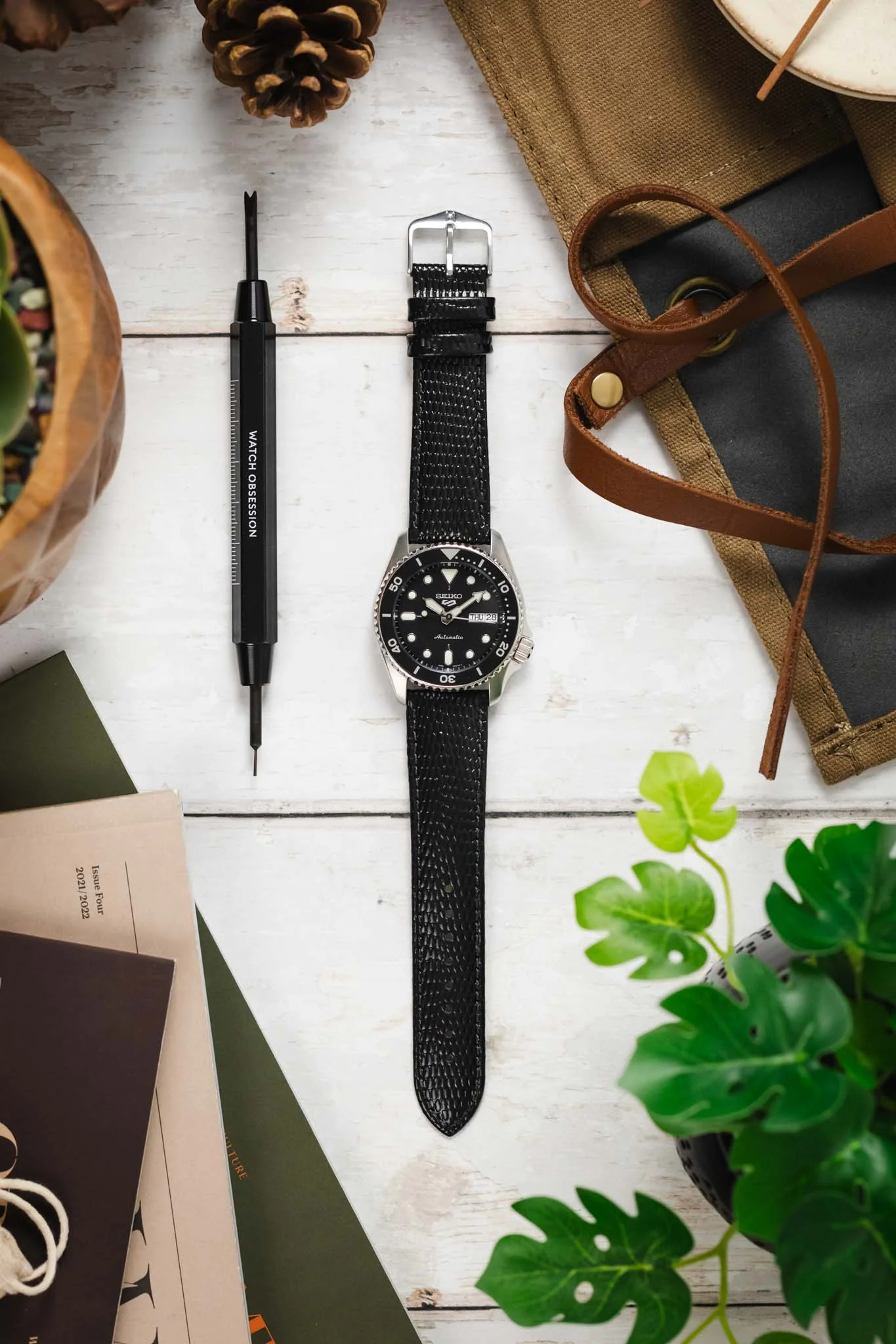 Hirsch Rainbow Lizard Embossed Quick-Release Leather Watch Strap in Black - Image 6