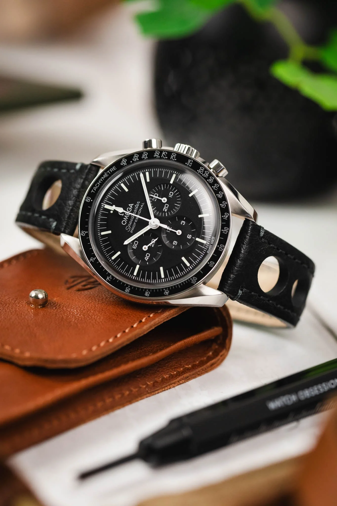 Hirsch RALLY Natural Leather Racing Watch Strap in BLACK - Image 3