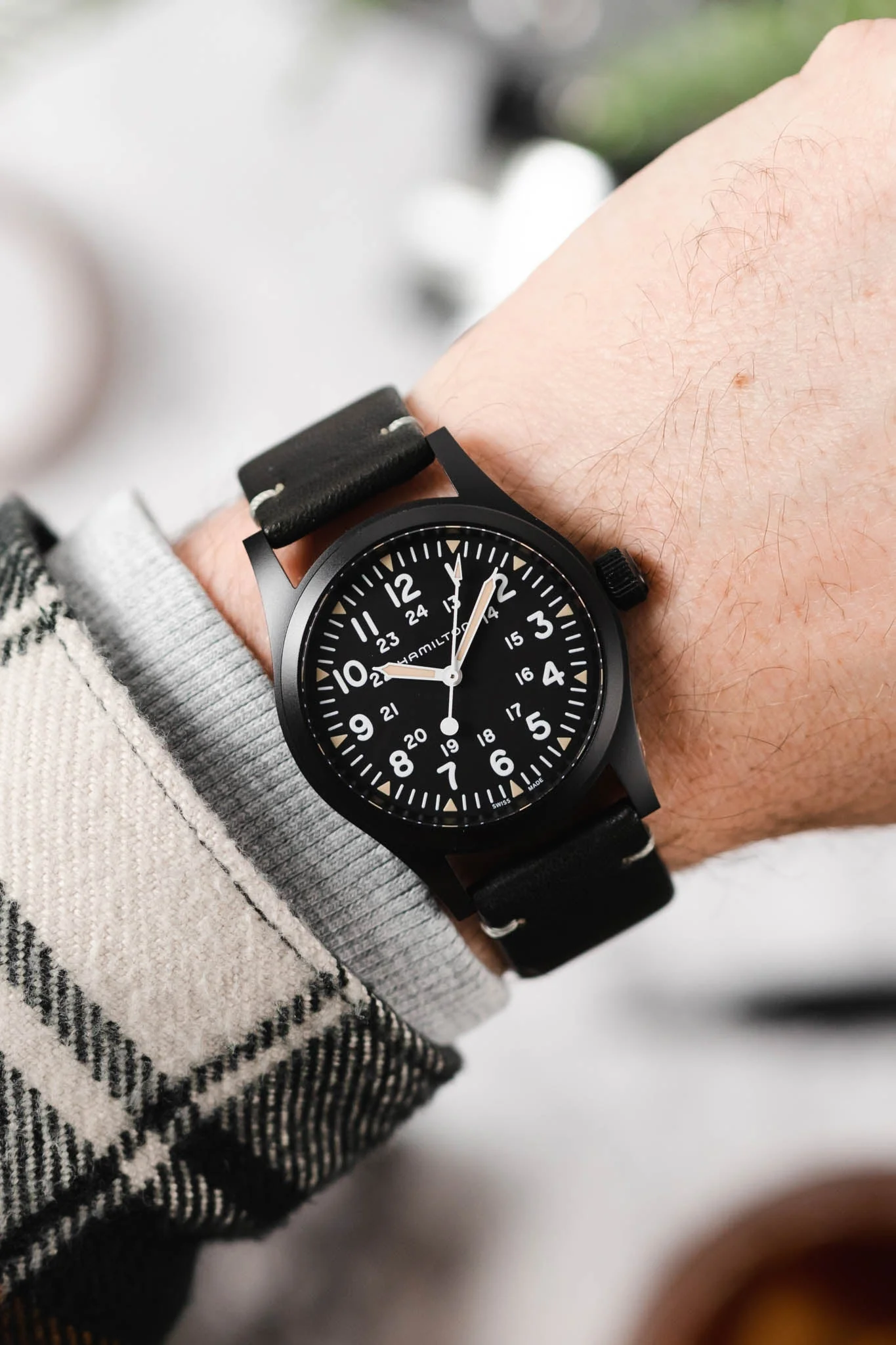 Hirsch RANGER Retro Leather Parallel Watch Strap in BLACK - Image 2