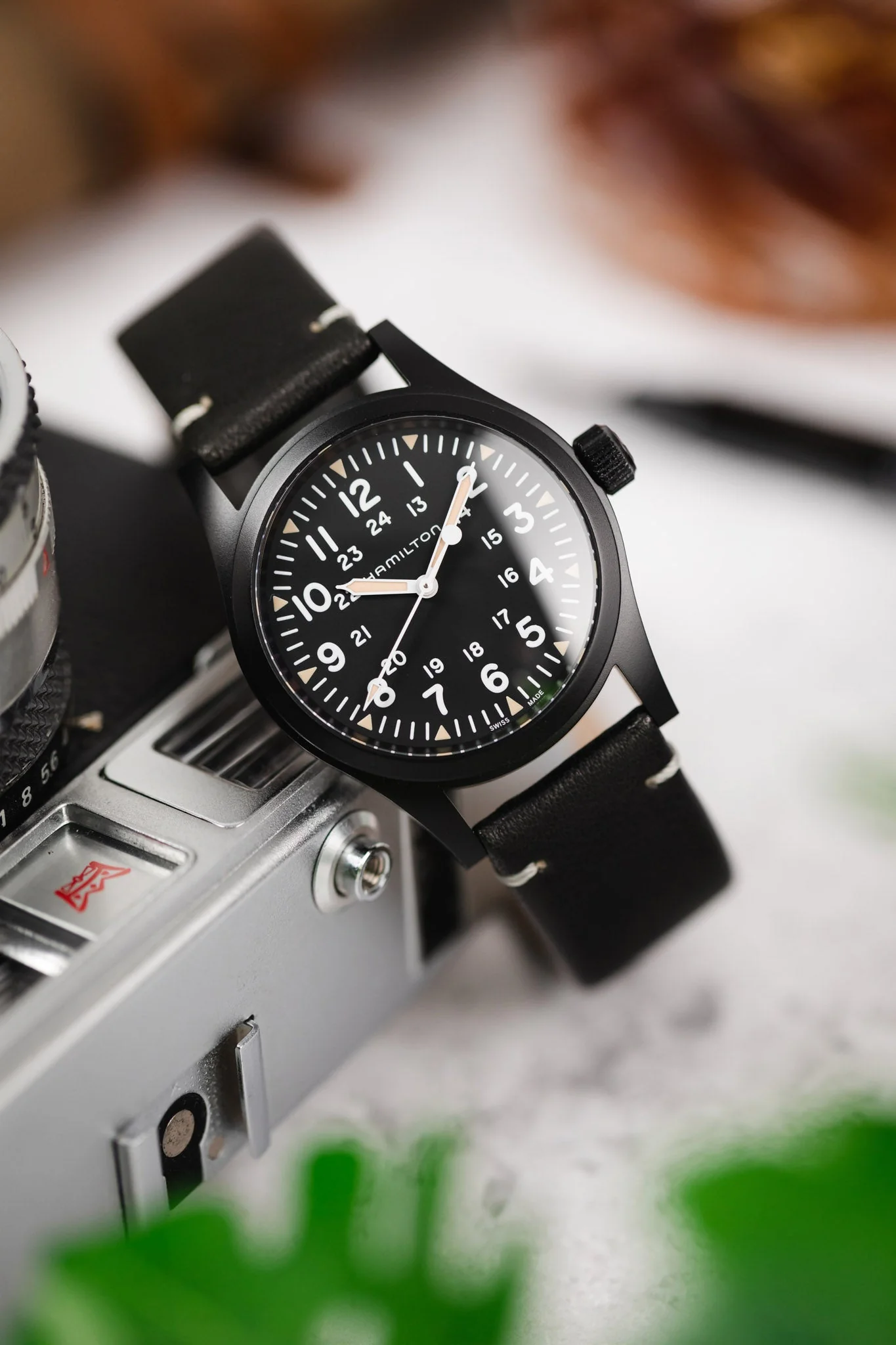 Hirsch RANGER Retro Leather Parallel Watch Strap in BLACK - Image 4