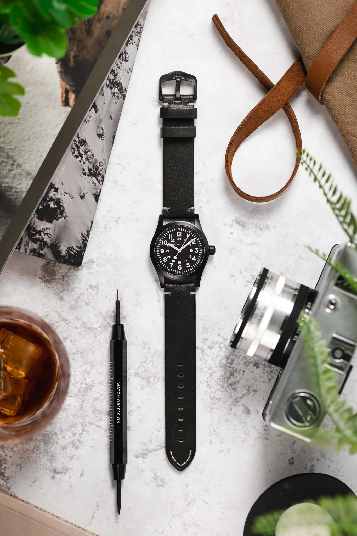 Hirsch RANGER Retro Leather Parallel Watch Strap in BLACK - Image 6