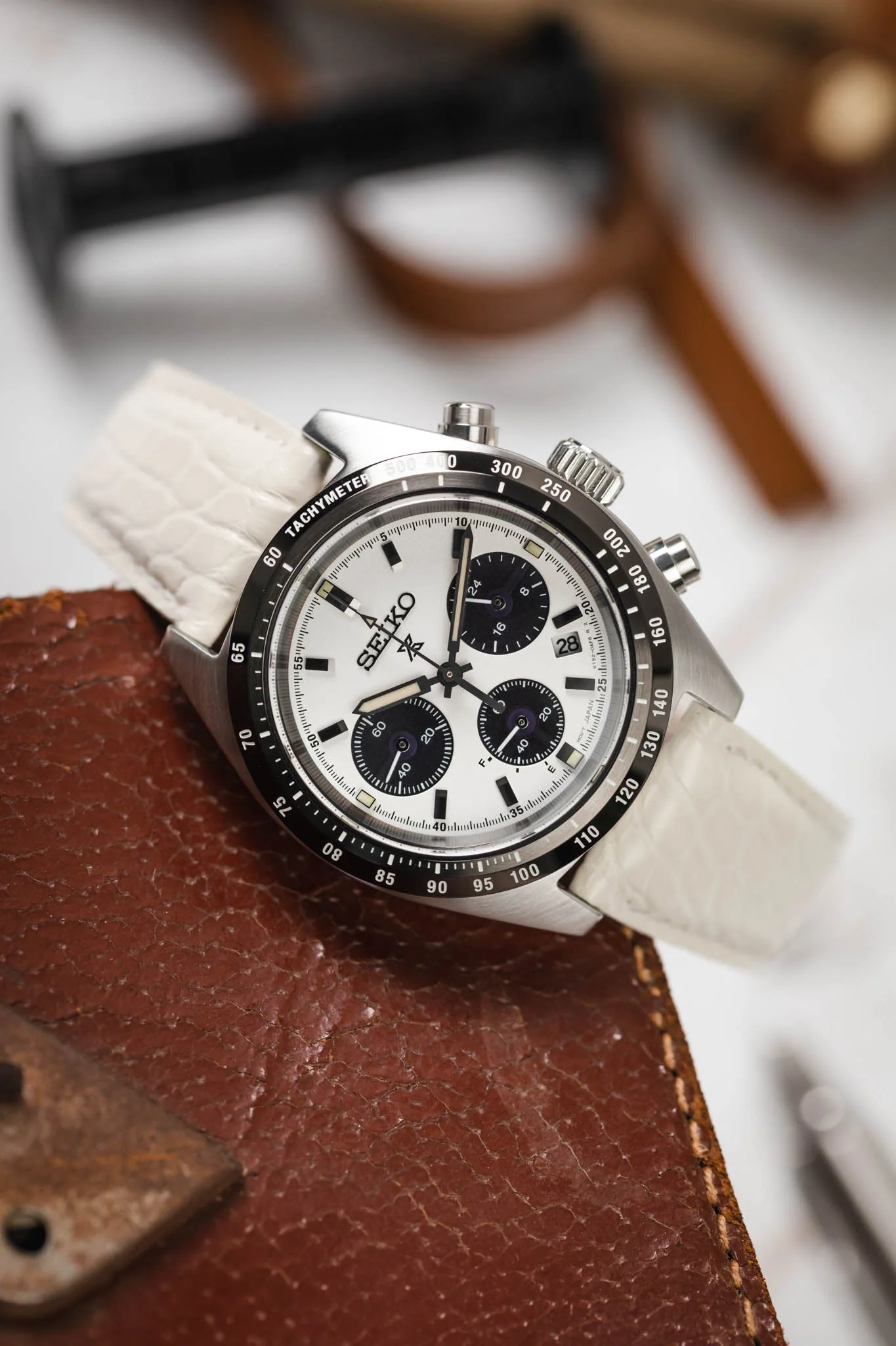 Hirsch REGENT Genuine Alligator Leather Watch Strap in WHITE - Image 4