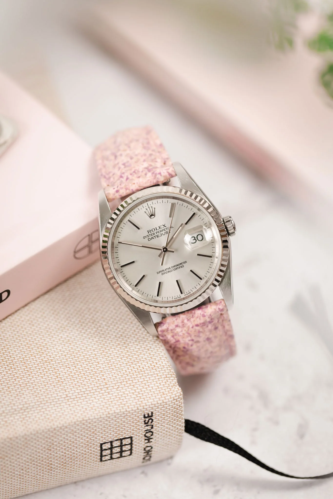 Hirsch ROSE Petal Vegan Fibre Watch Strap in PINK - Image 2
