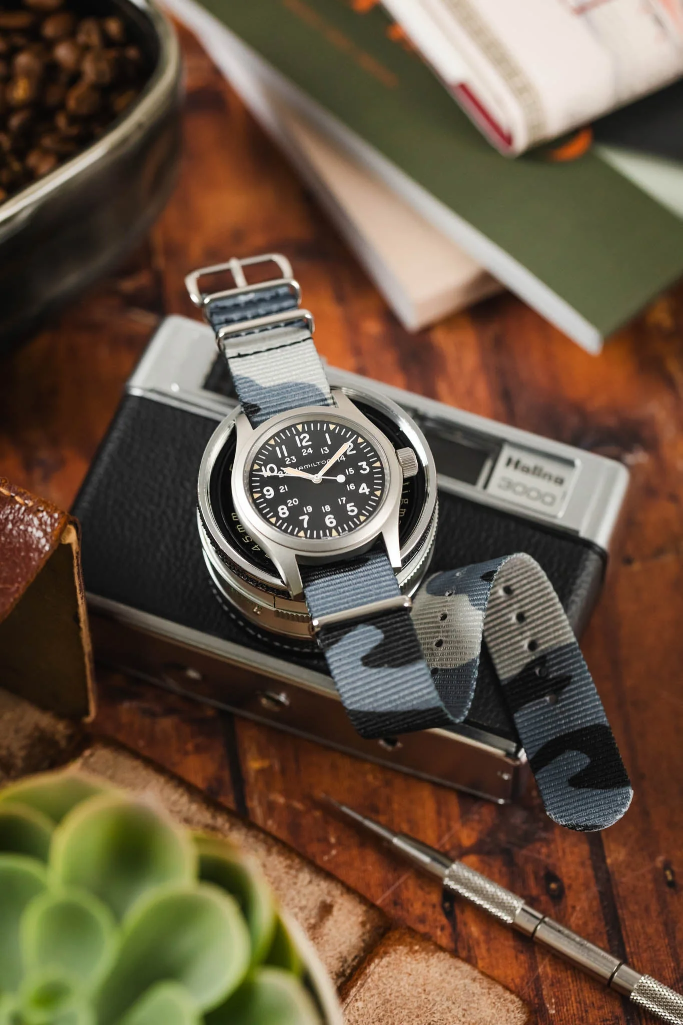 Hirsch RUSH Nylon One-Piece Watch Strap in GREY CAMOUFLAGE - Image 4