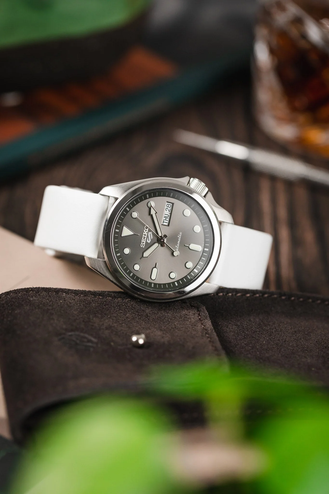 Hirsch SCANDIC Calf Leather Watch Strap in WHITE - Image 4