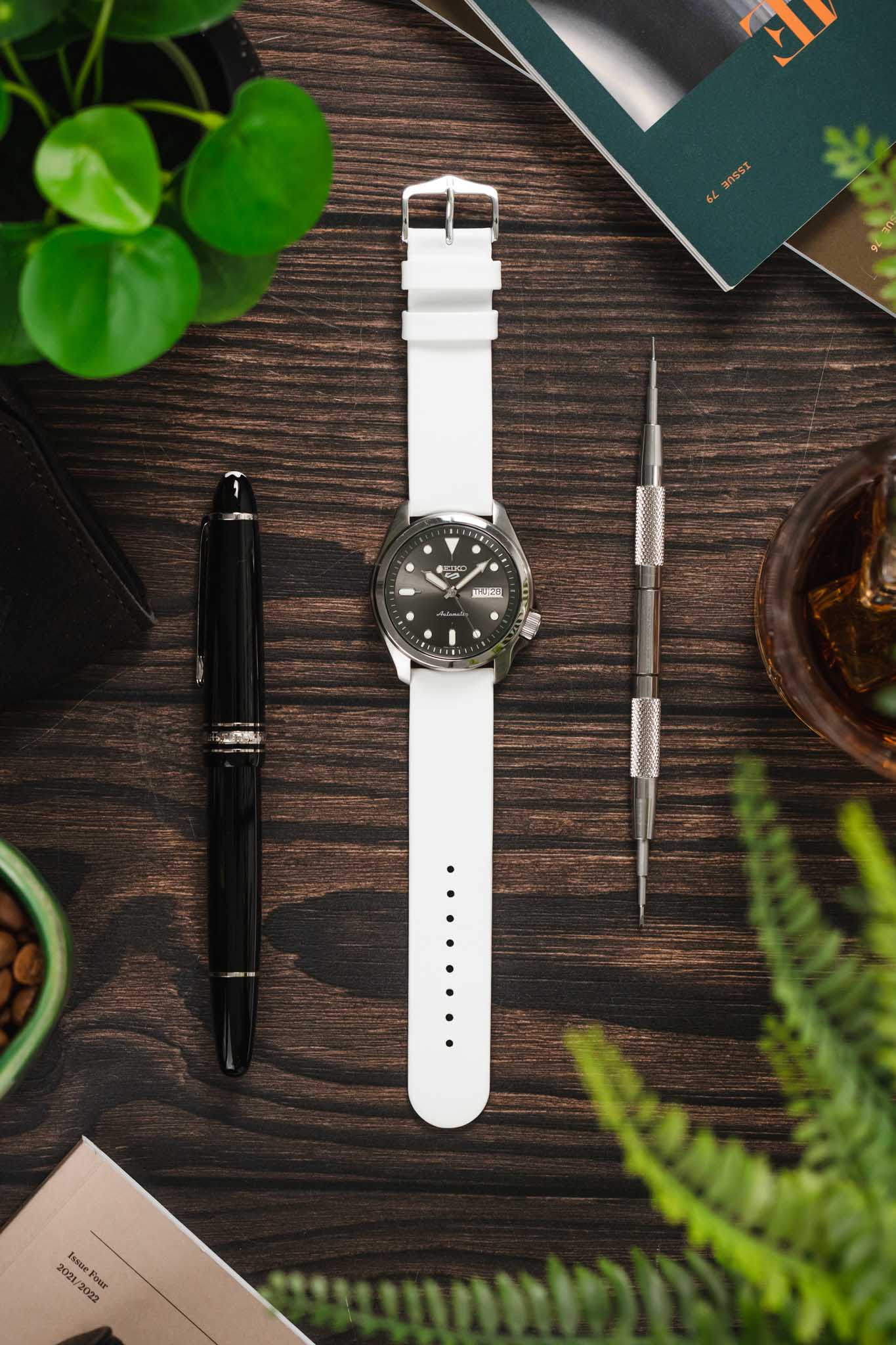 Hirsch SCANDIC Calf Leather Watch Strap in WHITE - Image 6