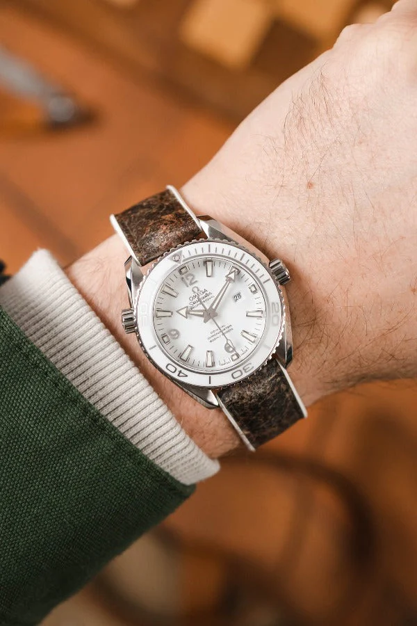 Hirsch STONE Split Shale Rock Effect Performance Watch Strap in Grey/White - Image 2