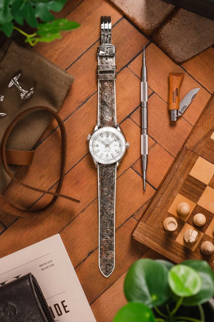 Hirsch STONE Split Shale Rock Effect Performance Watch Strap in Grey/White - Image 6