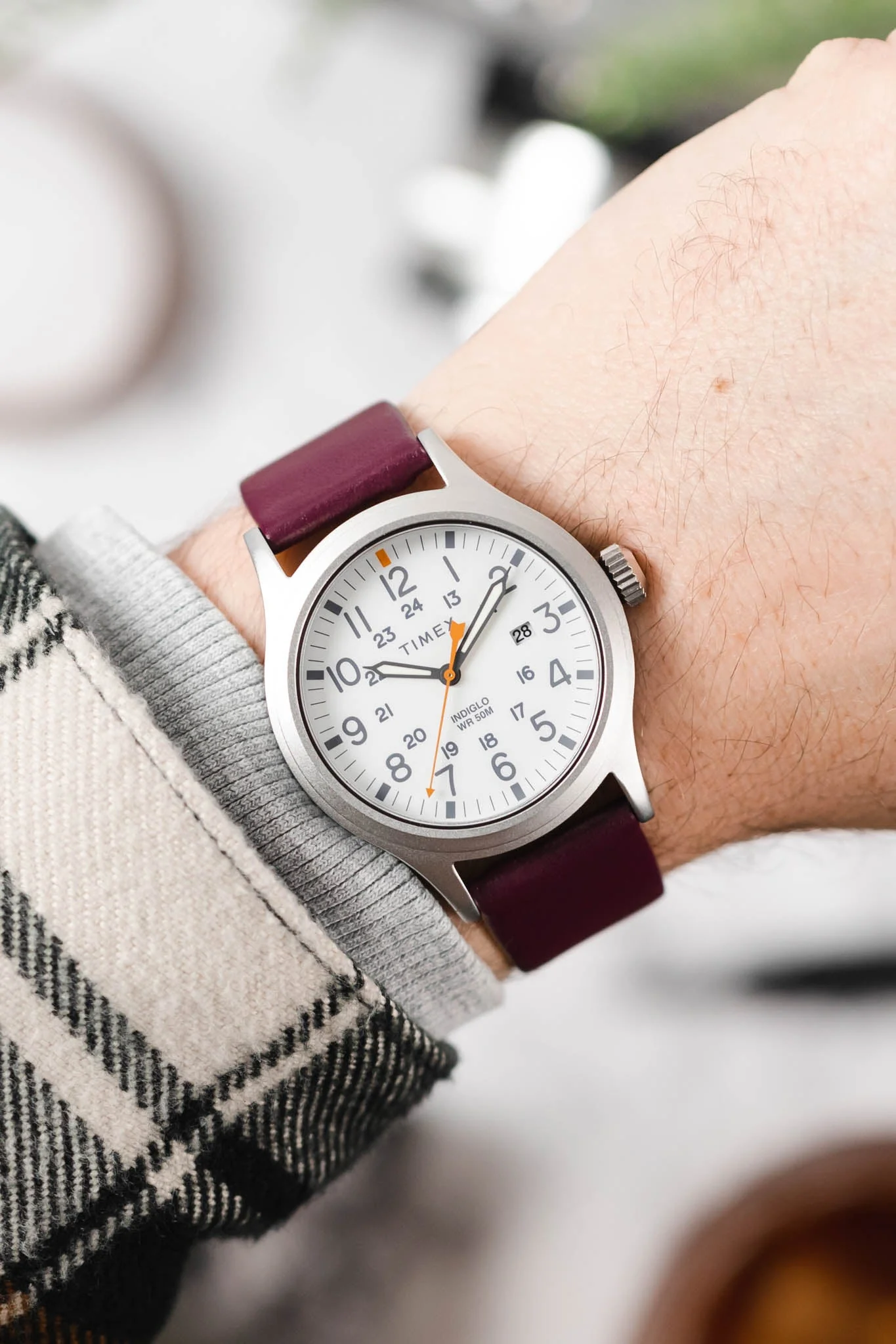 Hirsch TORONTO Quick-Release Fine-Grained Leather Watch Strap in BERRY - Image 2