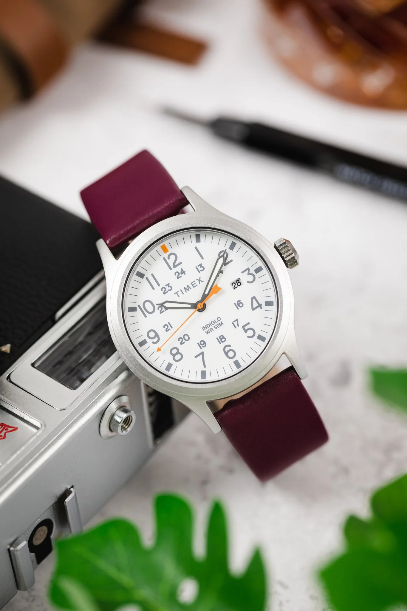 Hirsch TORONTO Quick-Release Fine-Grained Leather Watch Strap in BERRY - Image 4