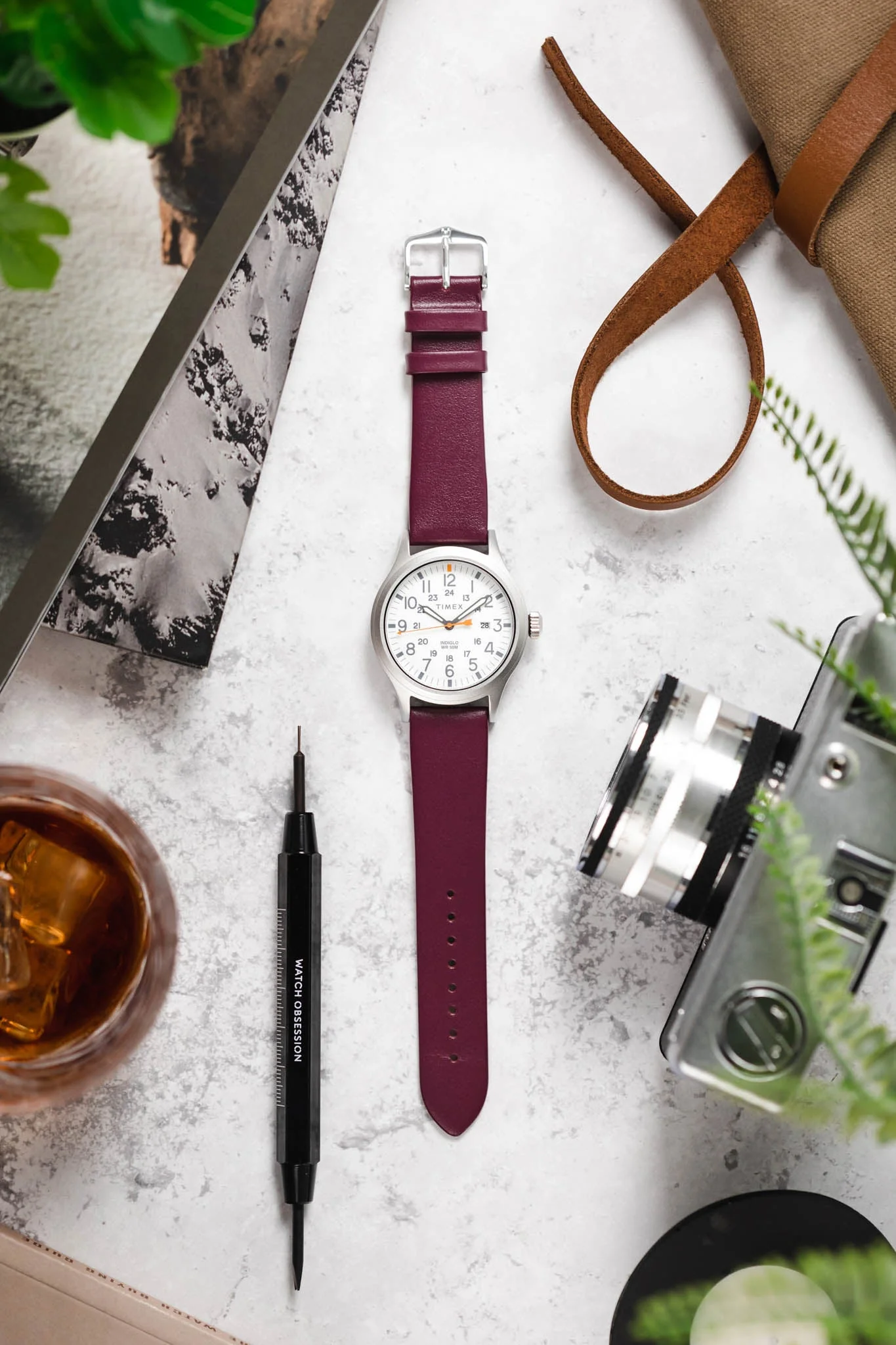 Hirsch TORONTO Quick-Release Fine-Grained Leather Watch Strap in BERRY - Image 6