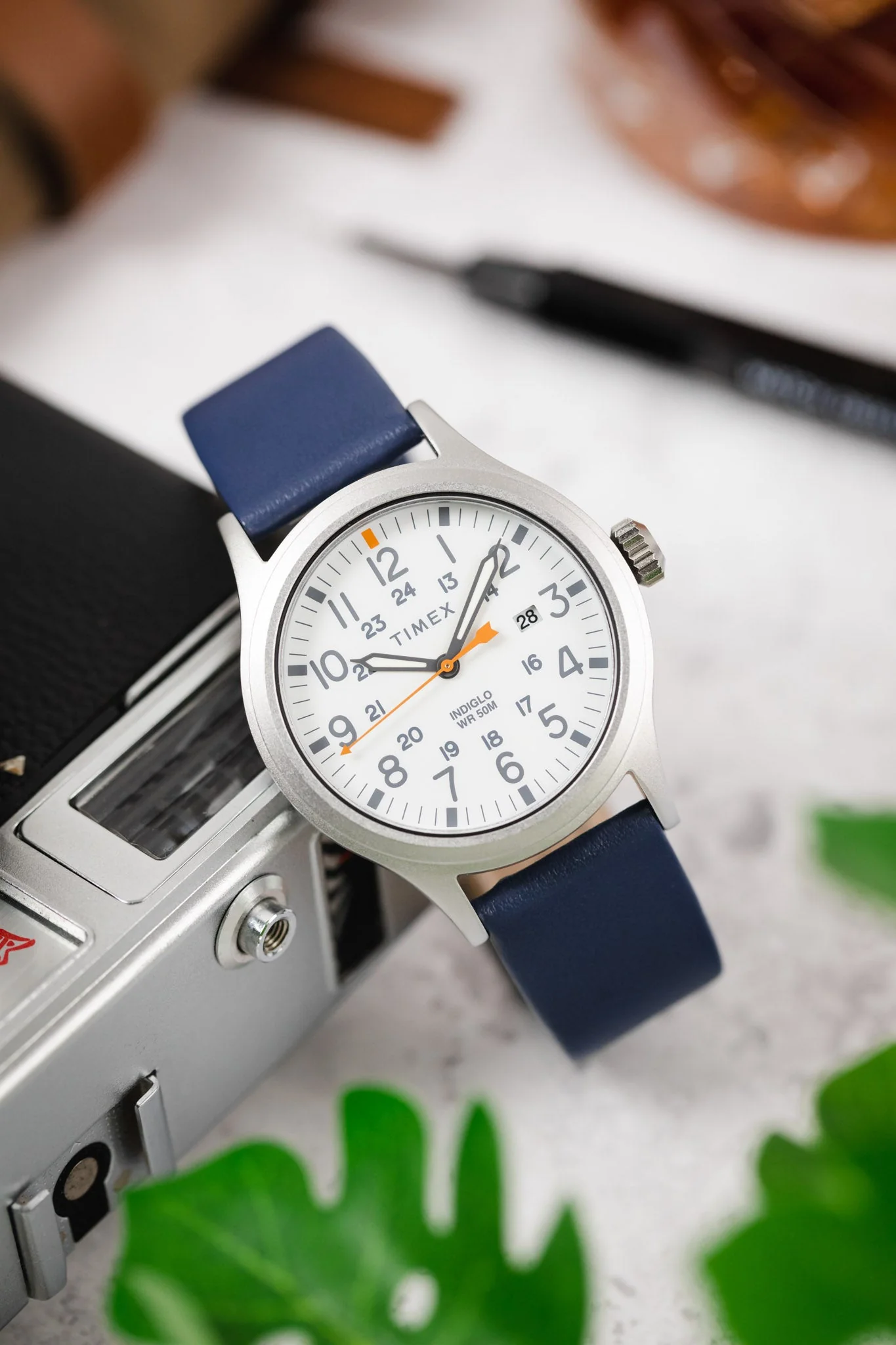 Hirsch TORONTO Quick-Release Fine-Grained Leather Watch Strap in BLUE - Image 4