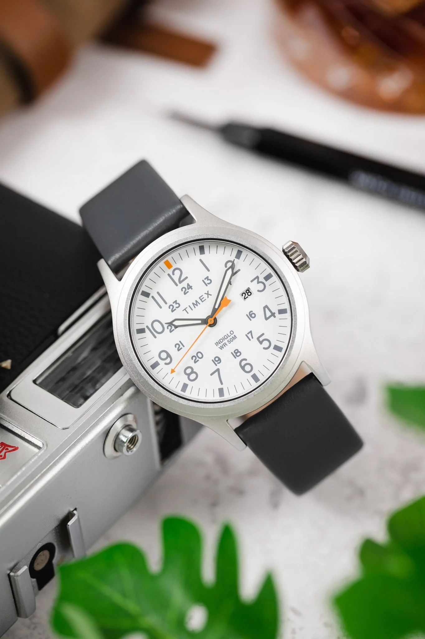 Hirsch TORONTO Quick-Release Fine-Grained Leather Watch Strap in GREY - Image 4