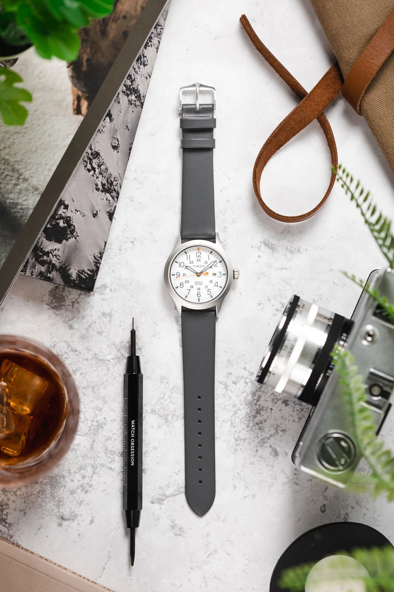 Hirsch TORONTO Quick-Release Fine-Grained Leather Watch Strap in GREY - Image 6
