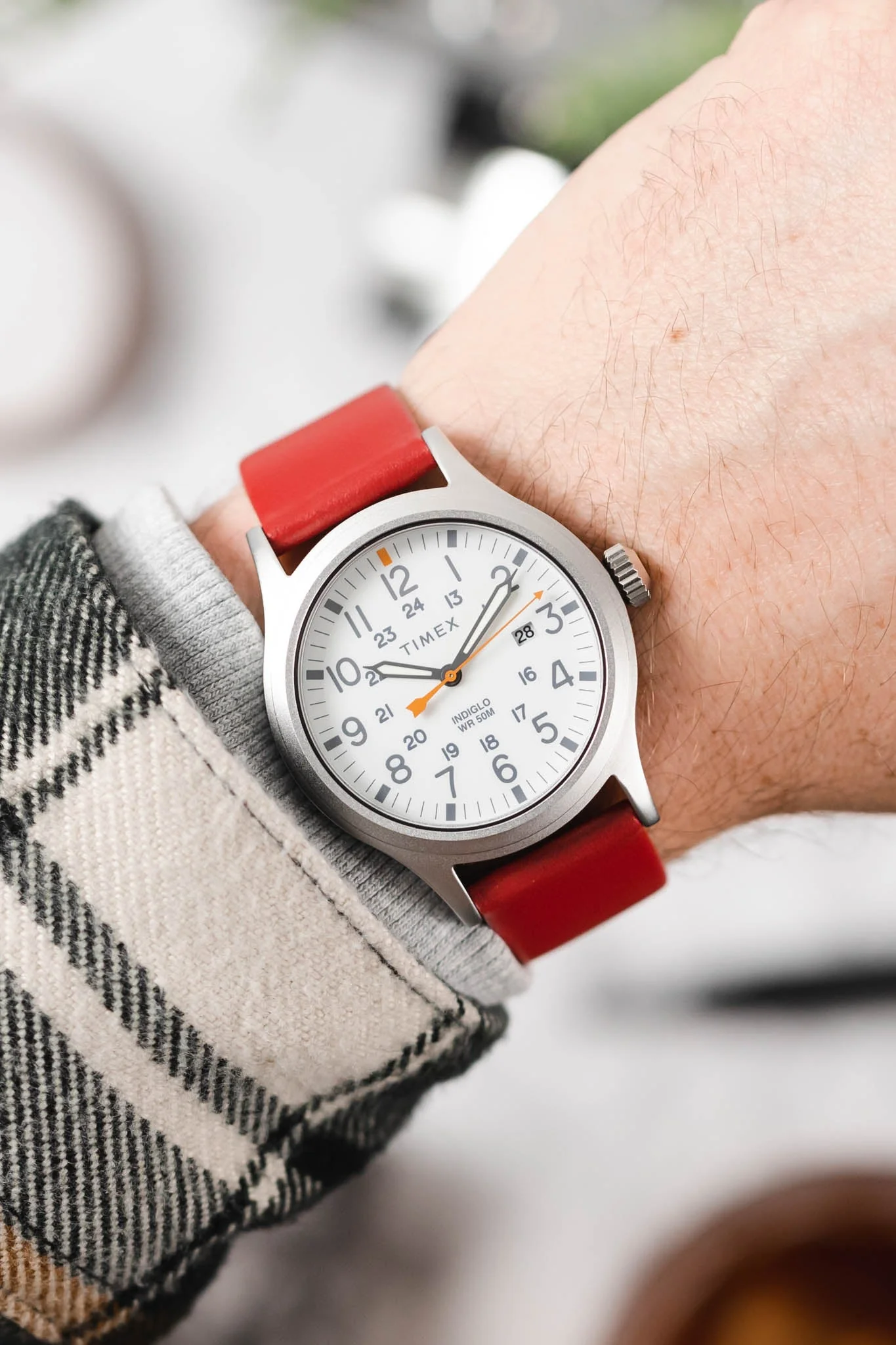 Hirsch TORONTO Quick-Release Fine-Grained Leather Watch Strap in RED - Image 2