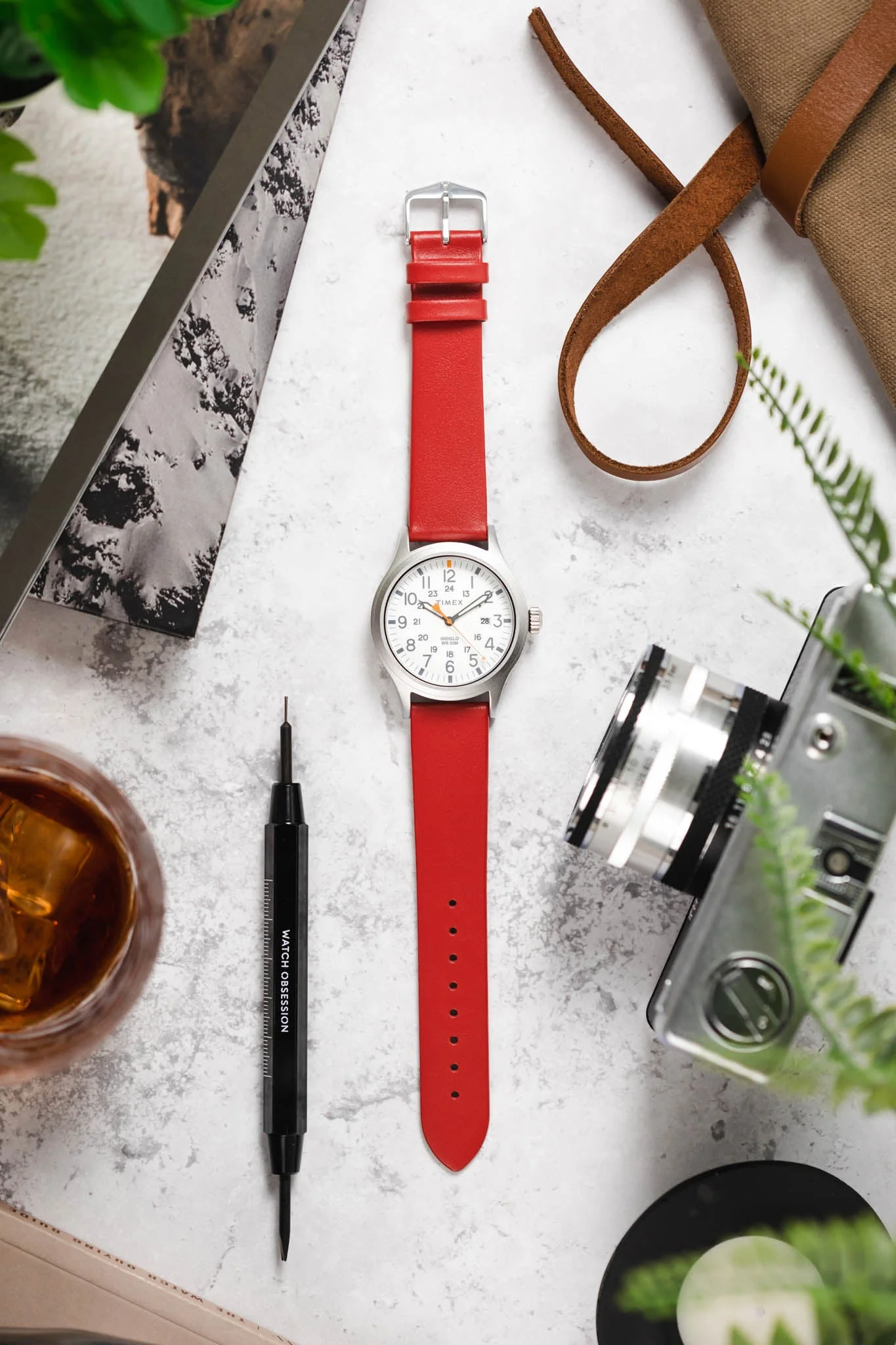 Hirsch TORONTO Quick-Release Fine-Grained Leather Watch Strap in RED - Image 6